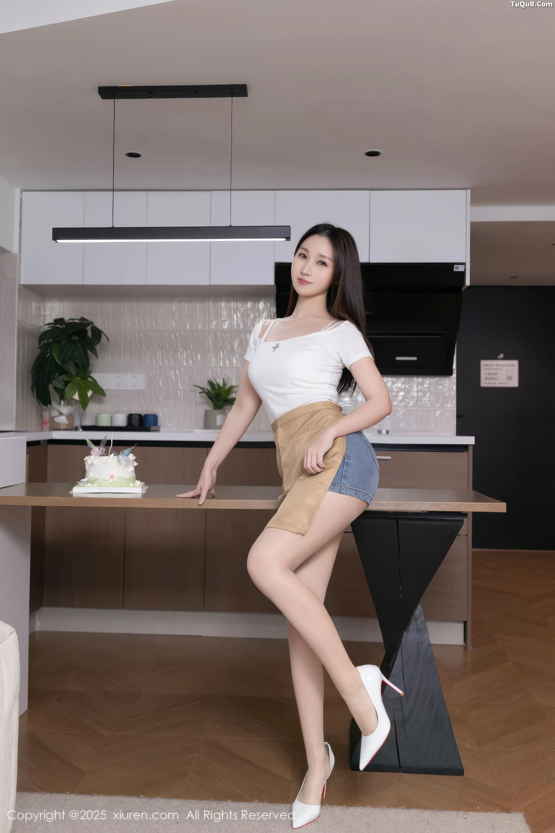   [XiuRen]高清写真图 2025.10.29 No.10925 杏子Yada 蕾丝内衣第2张图片