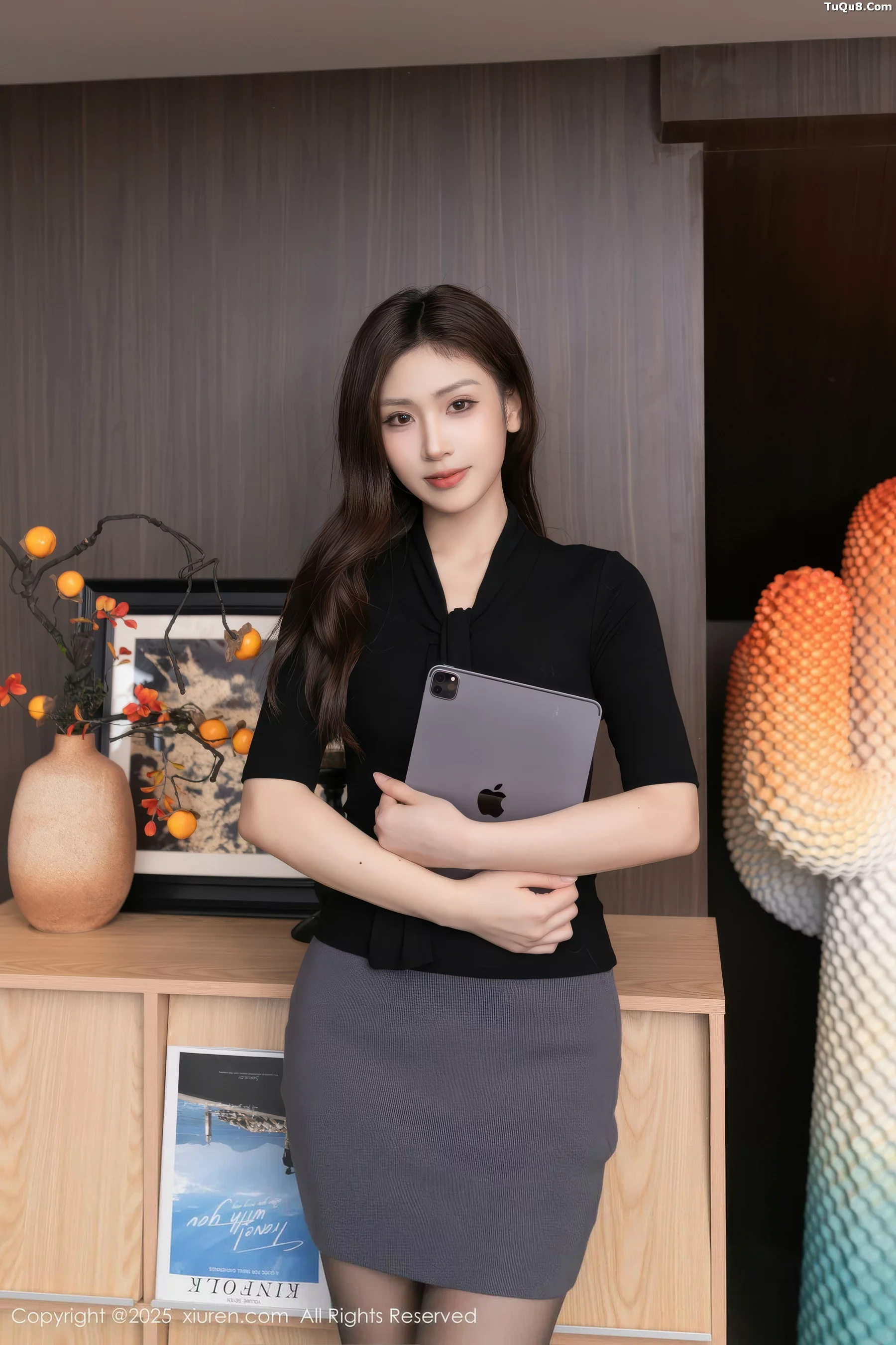 [XiuRen]高清写真图 2025.10.30 No.10930 刘婷婷 OL服饰-套图网