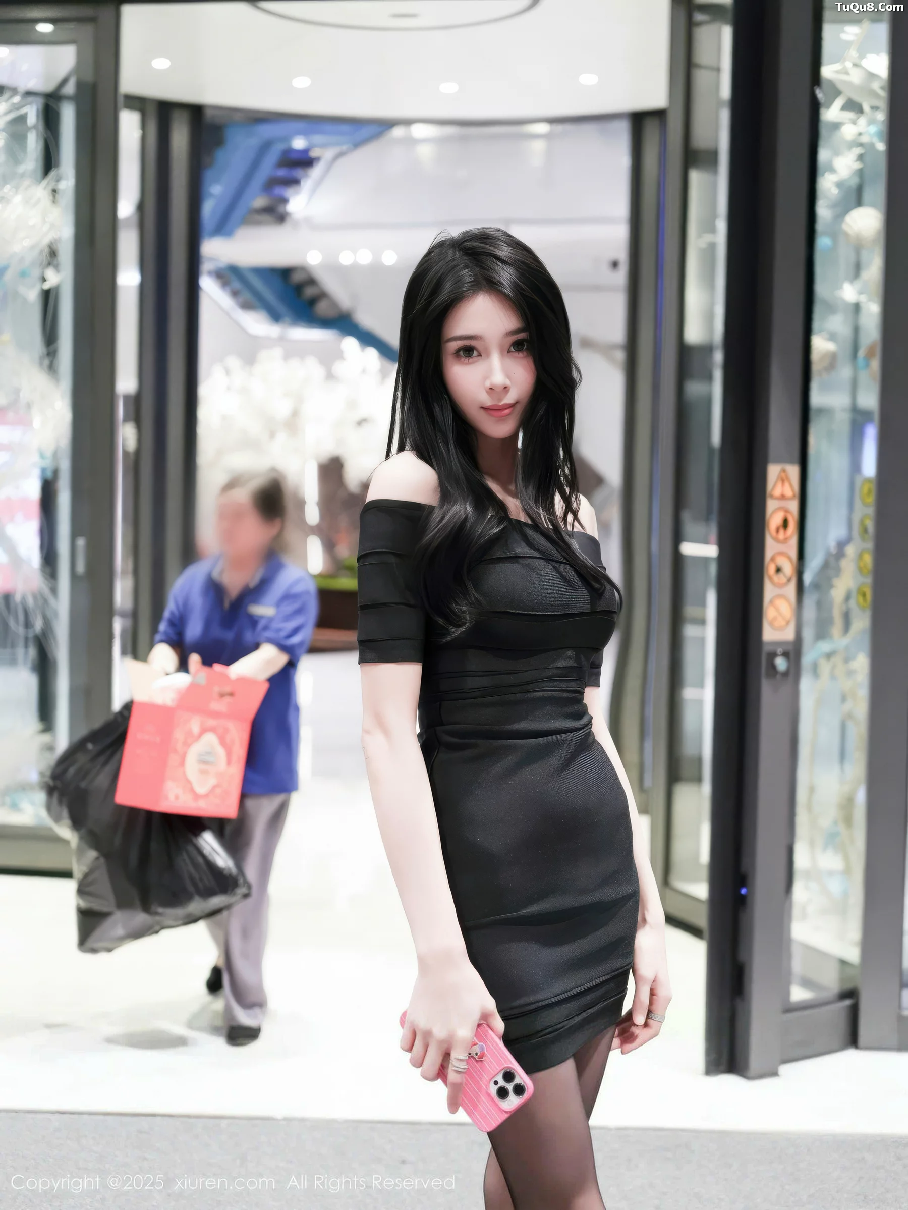   [XiuRen]高清写真图 2025.11.04 No.10942 椰汁糯米姬 修长美腿第3张图片