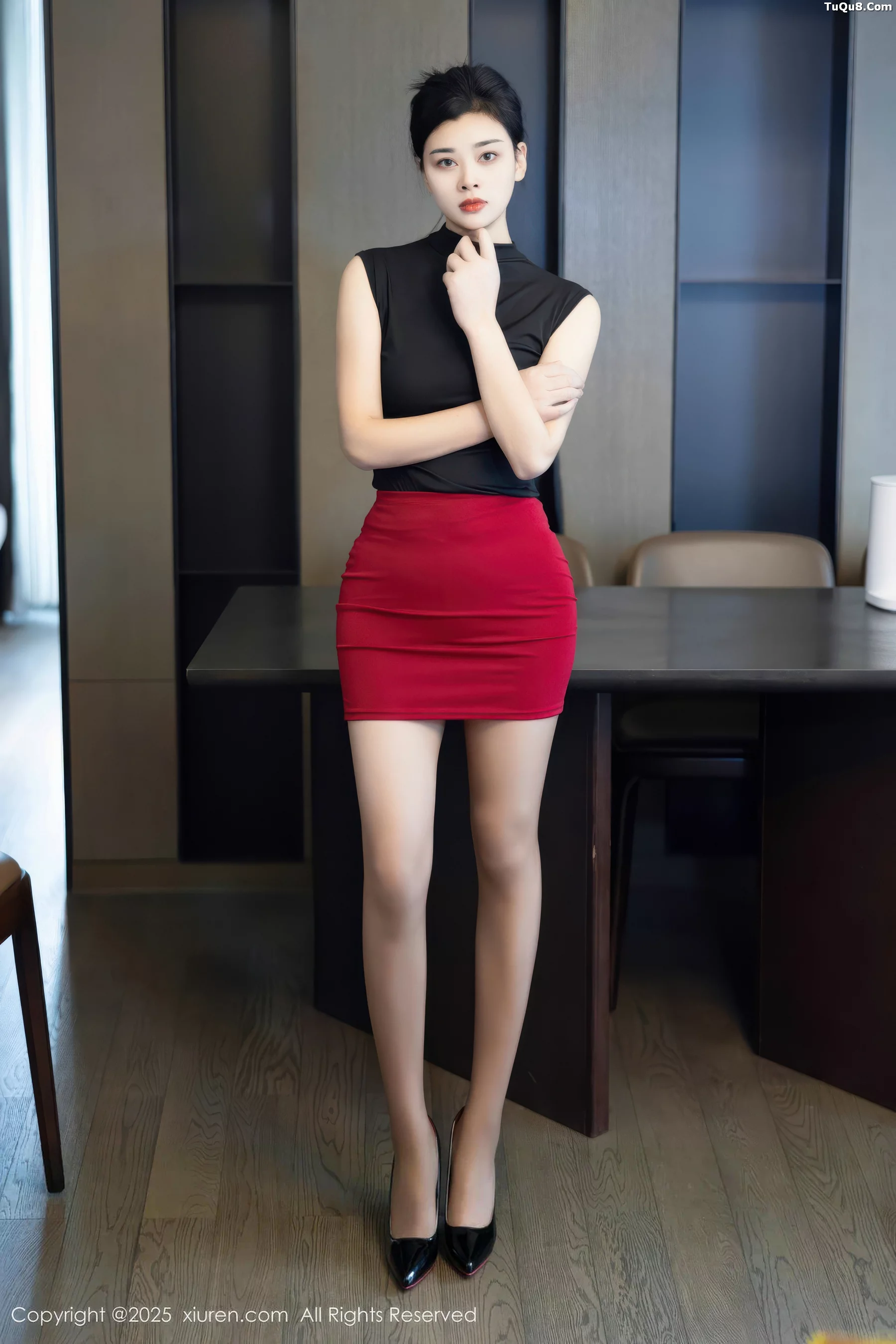   [XiuRen]高清写真图 2025.11.05 No.10948 徐清妍 魅惑黑丝第4张图片