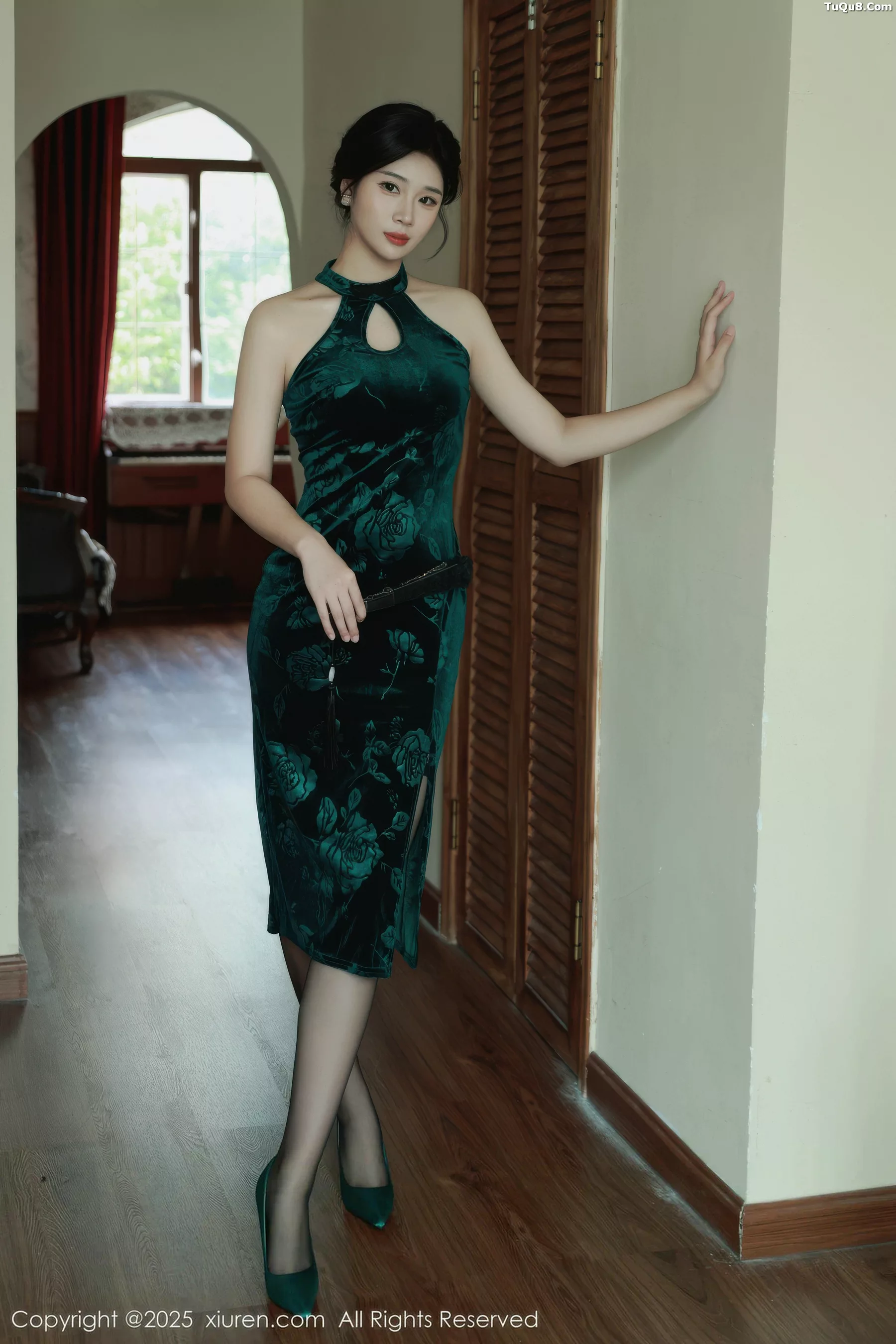 [XiuRen]高清写真图 2025.11.07 No.10962 南乔 蕾丝内衣-秀人网