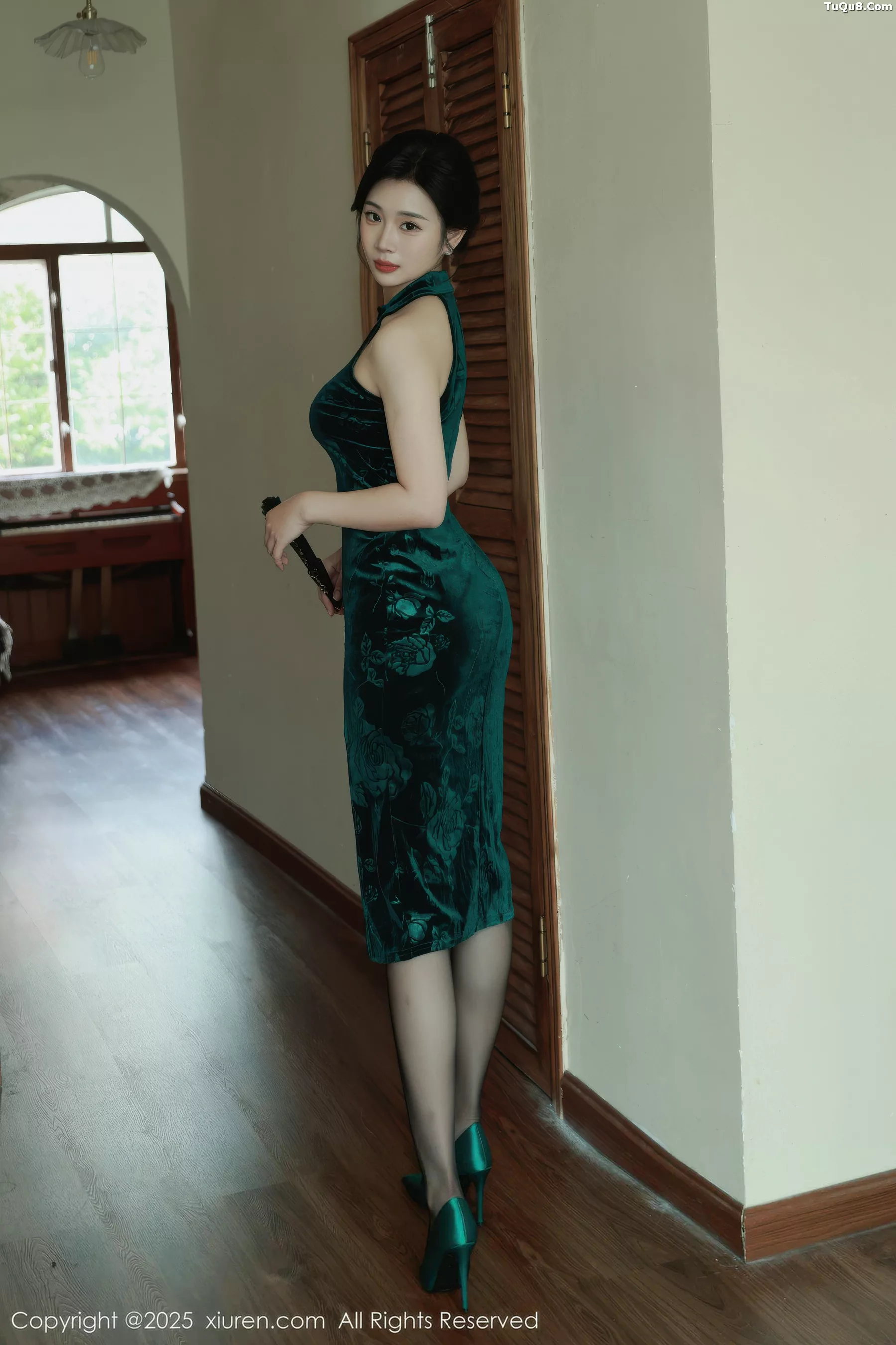   [XiuRen]高清写真图 2025.11.07 No.10962 南乔 蕾丝内衣第3张图片