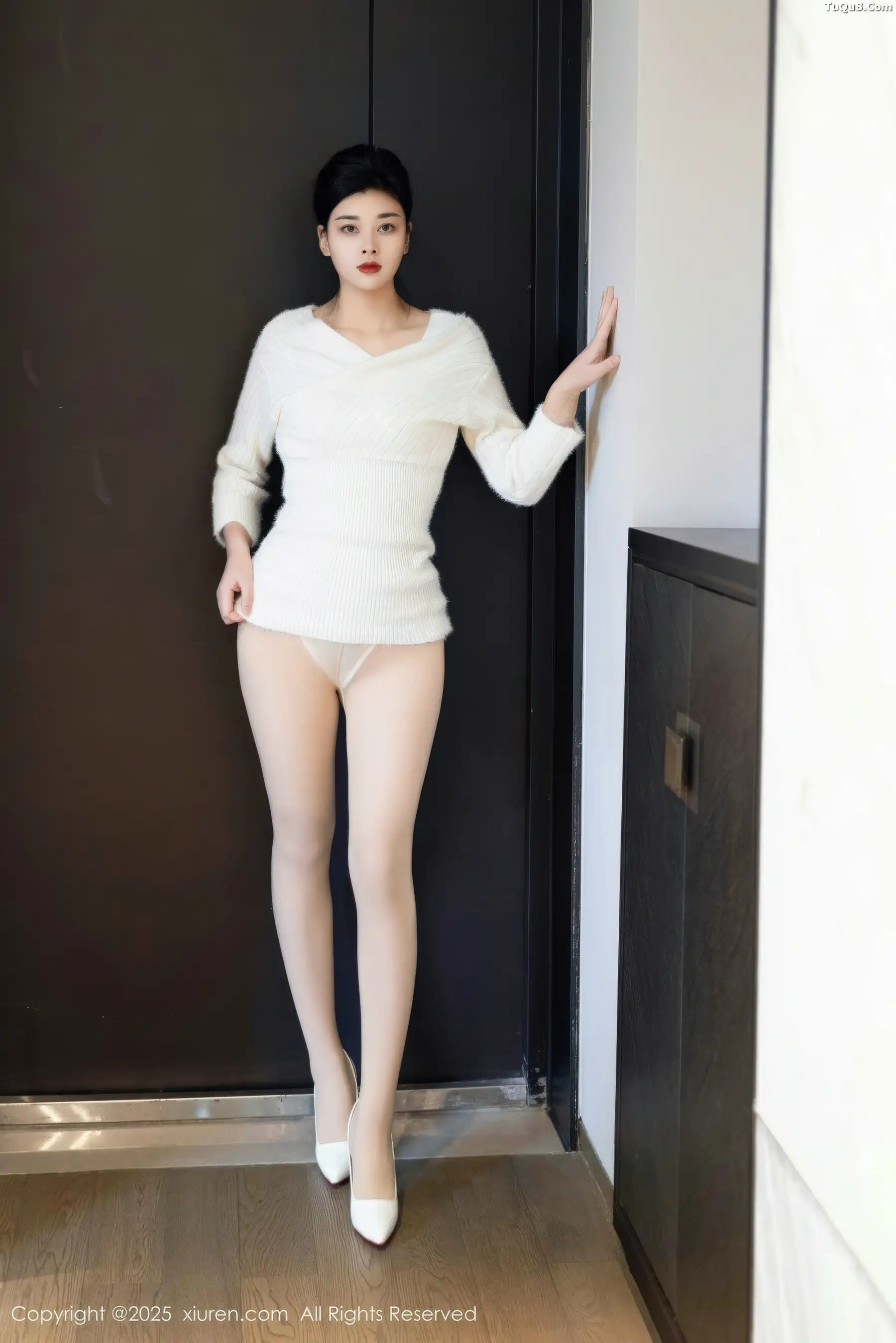   [XiuRen]高清写真图 2025.11.14 No.10986 徐清妍 肉色丝袜第10张图片