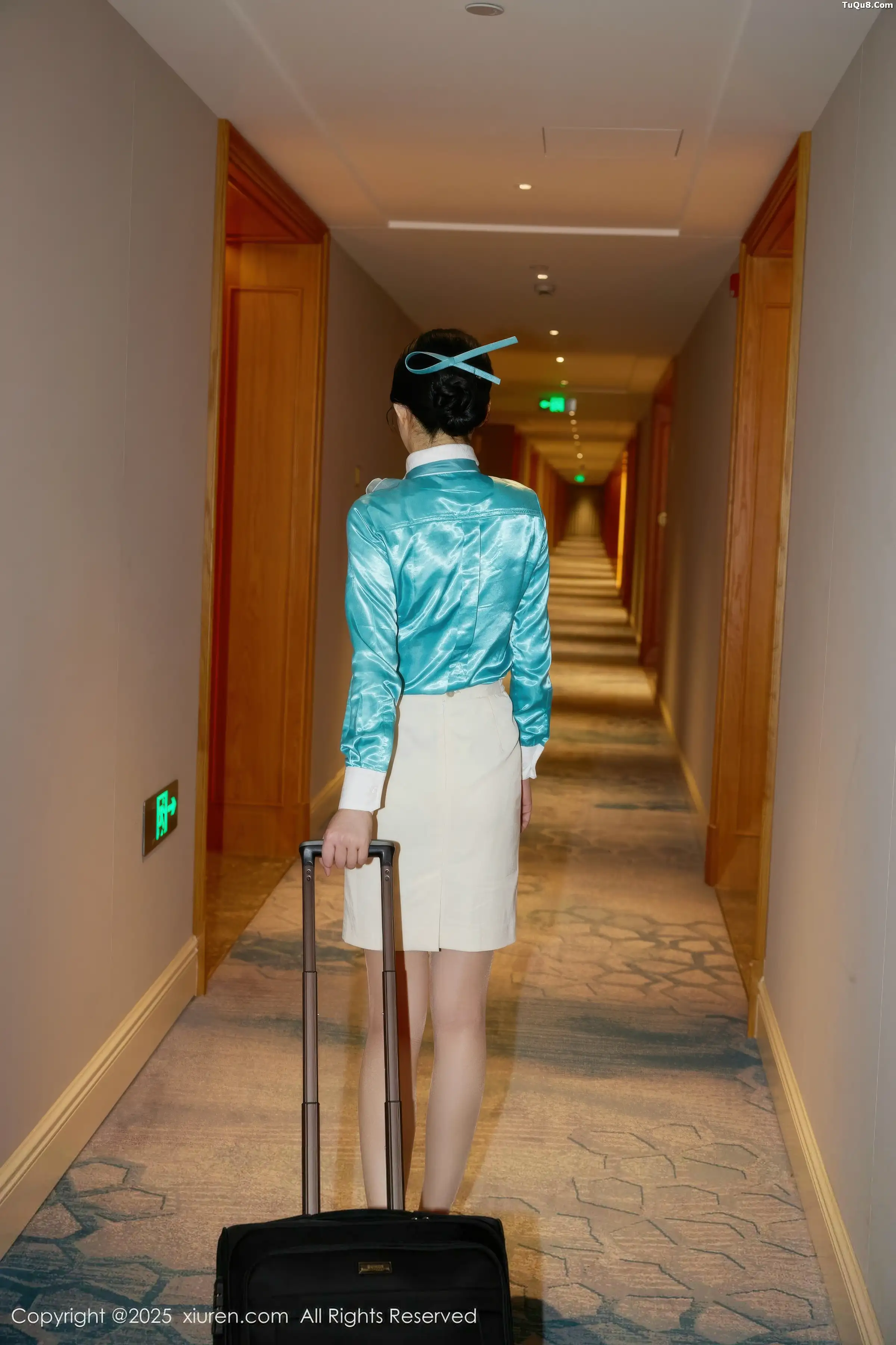   [XiuRen]高清写真图 2025.11.18 No.10998 方蕾蕾 开档黑丝第9张图片