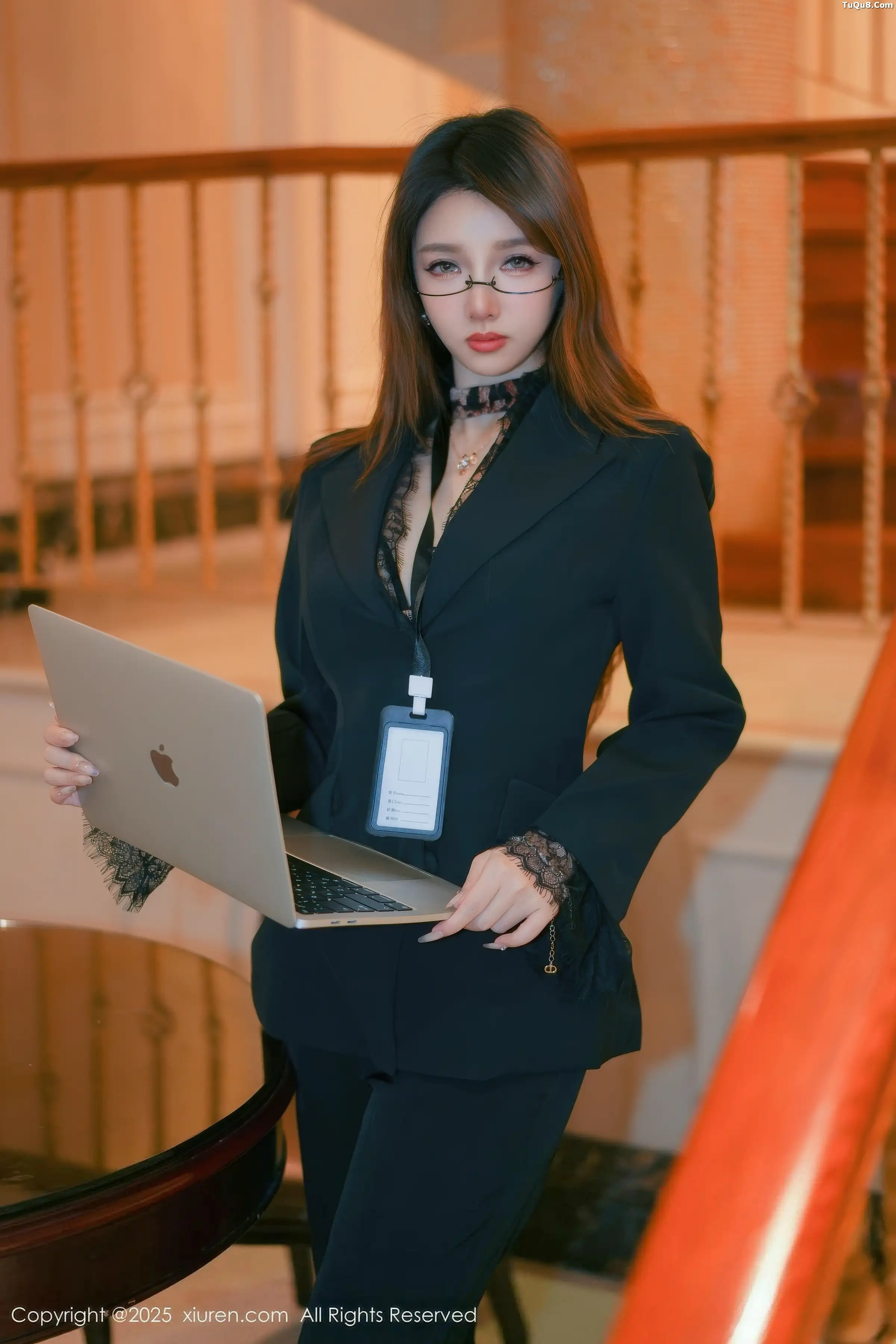 [XiuRen]高清写真图 2025.11.19 No.11007 Twins-夭夭 闪亮黑丝-秀人网