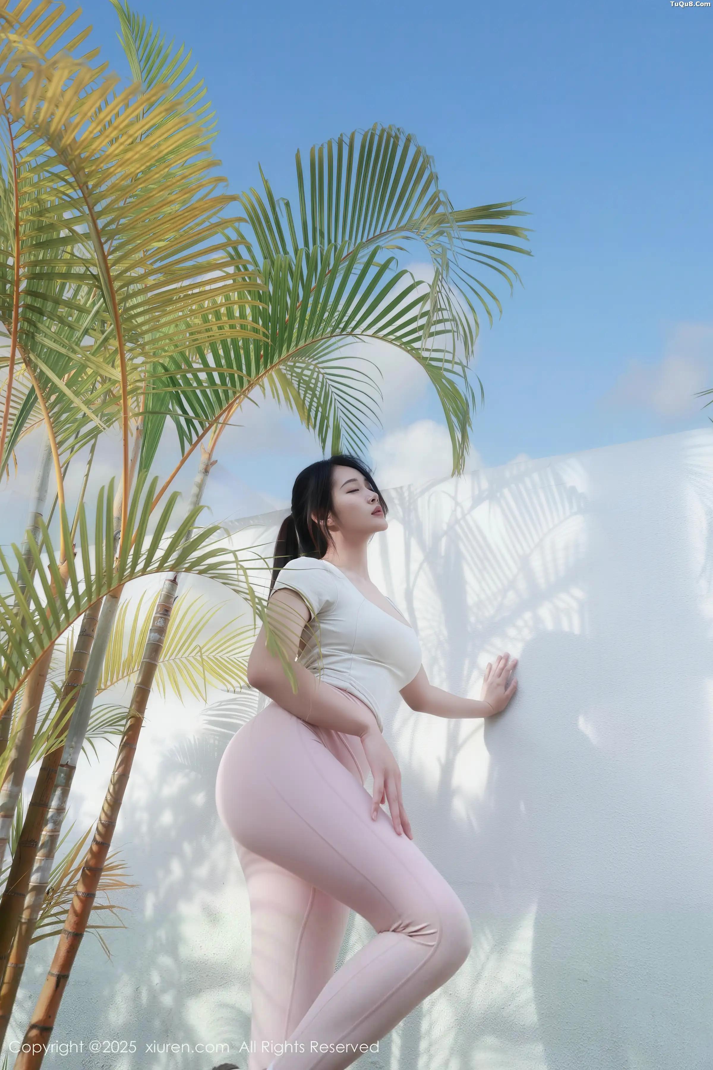   [XiuRen]高清写真图 2025.11.21 No.11018 南乔 无内灰丝第10张图片