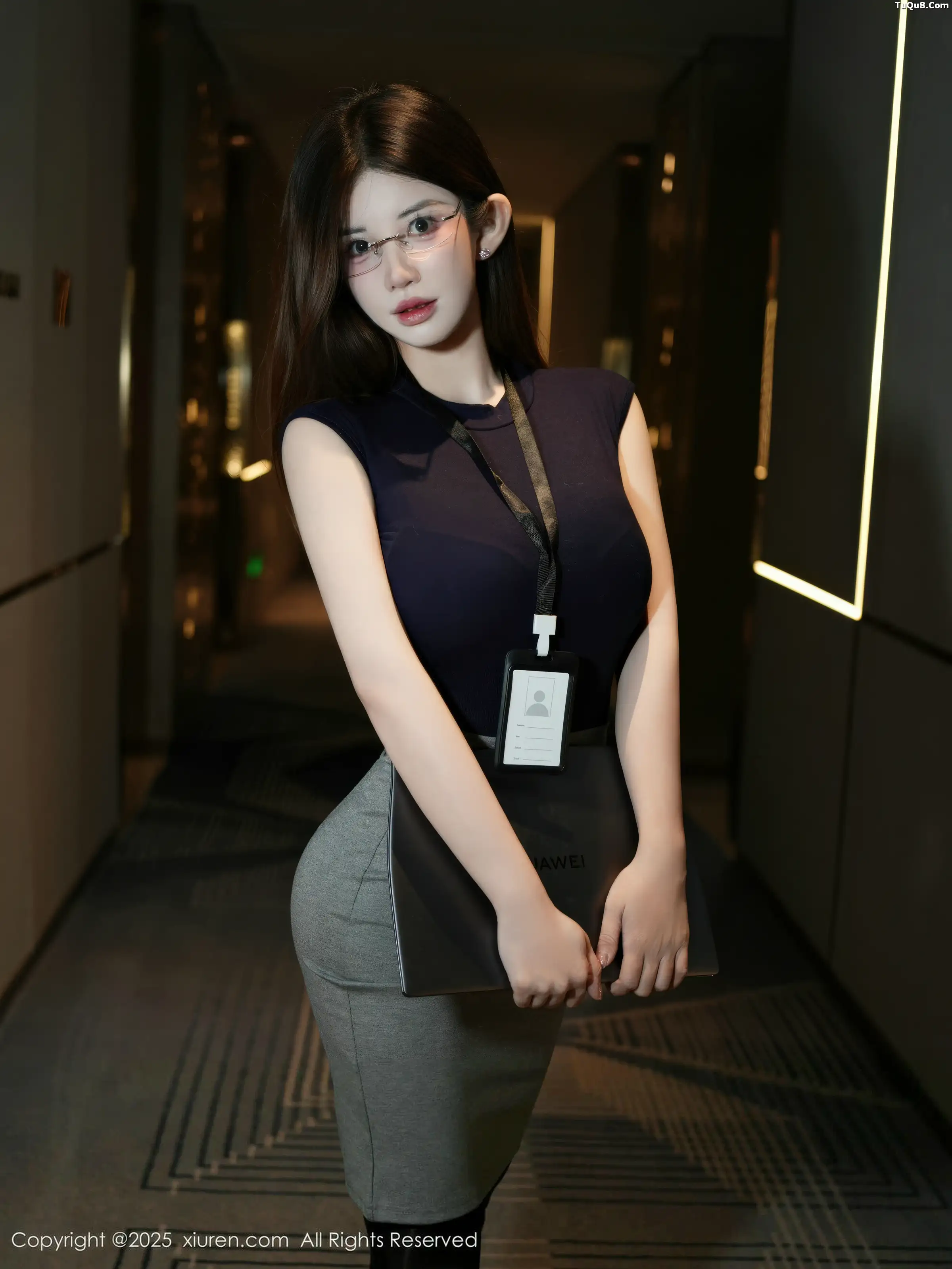 [XiuRen]高清写真图 2025.11.24 No.11023 苏甜橙子 闪亮黑丝-秀人网