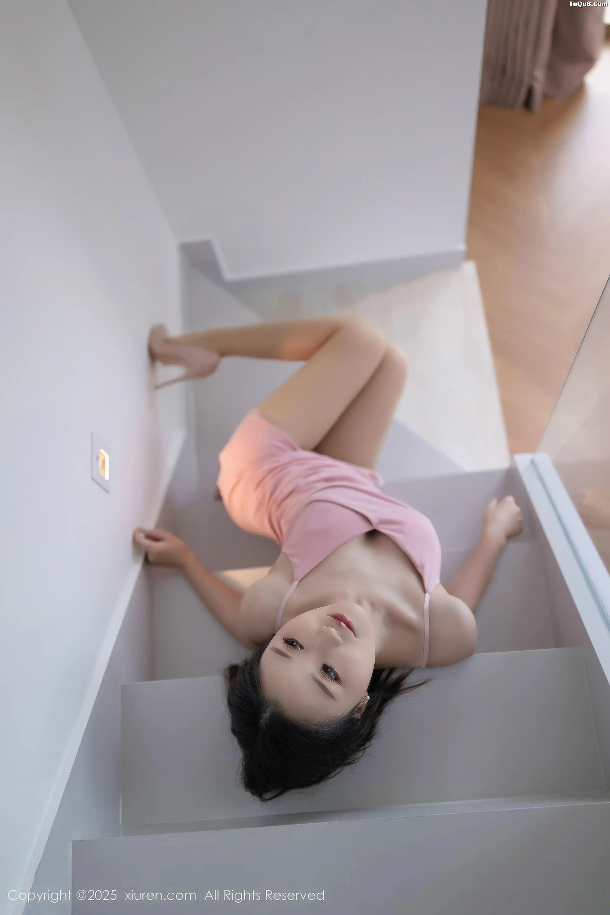   [XiuRen]高清写真图 2025.11.26 No.11034 杏子Yada 闪亮白丝第9张图片