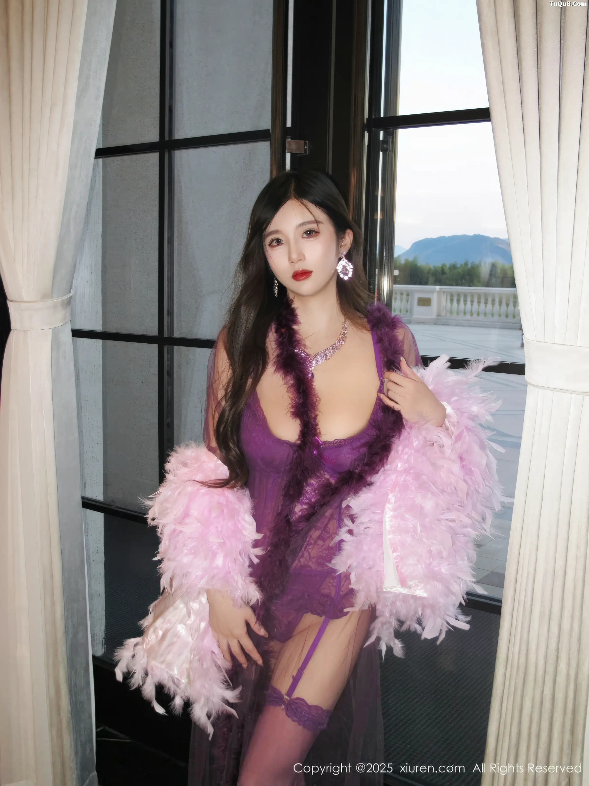   [XiuRen]高清写真图 2025.11.28 No.11047 小肉肉咪 魅惑黑丝第4张图片