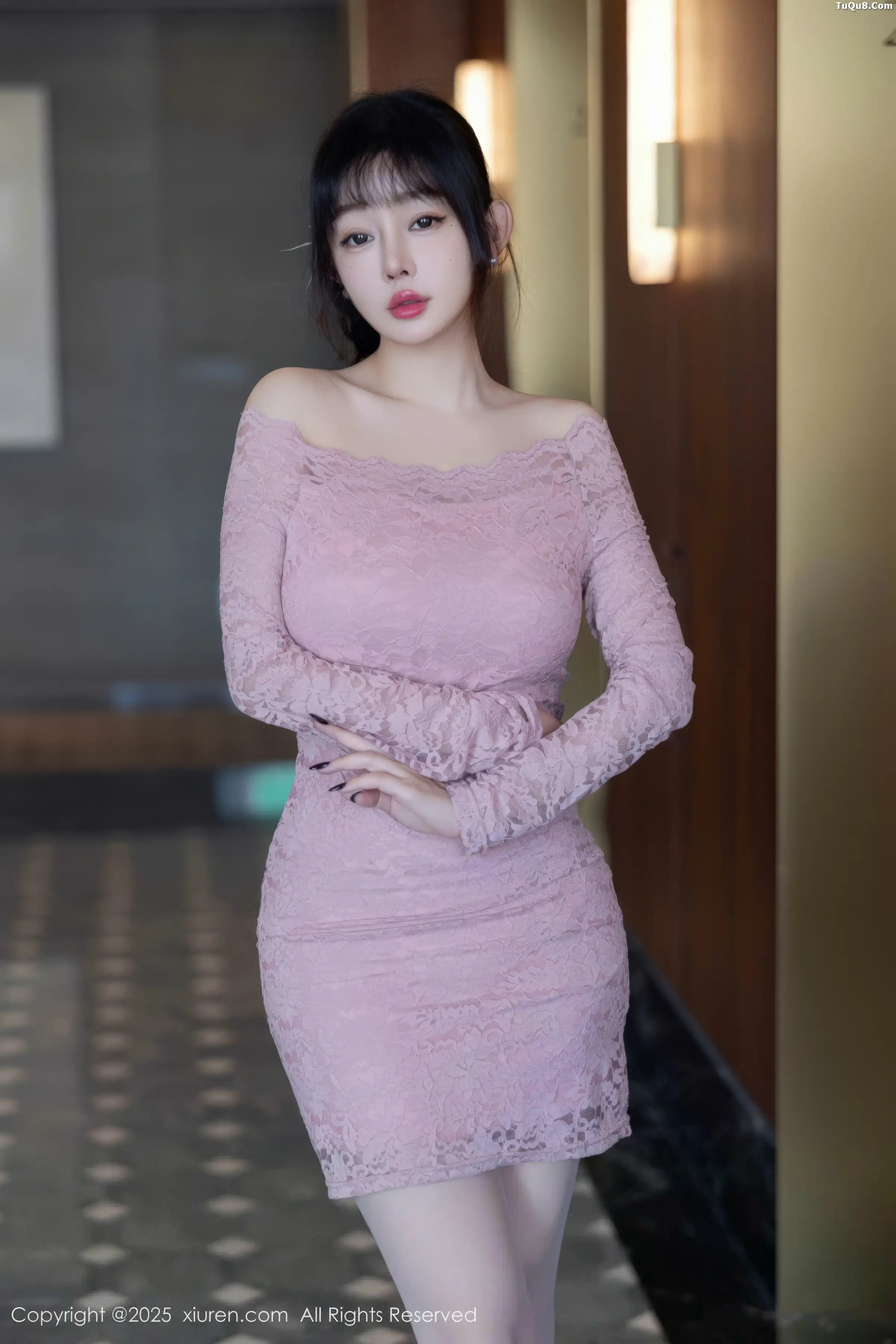   [XiuRen]高清写真图 2025.11.28 No.11043 王羽纯✨ 原色丝袜第2张图片