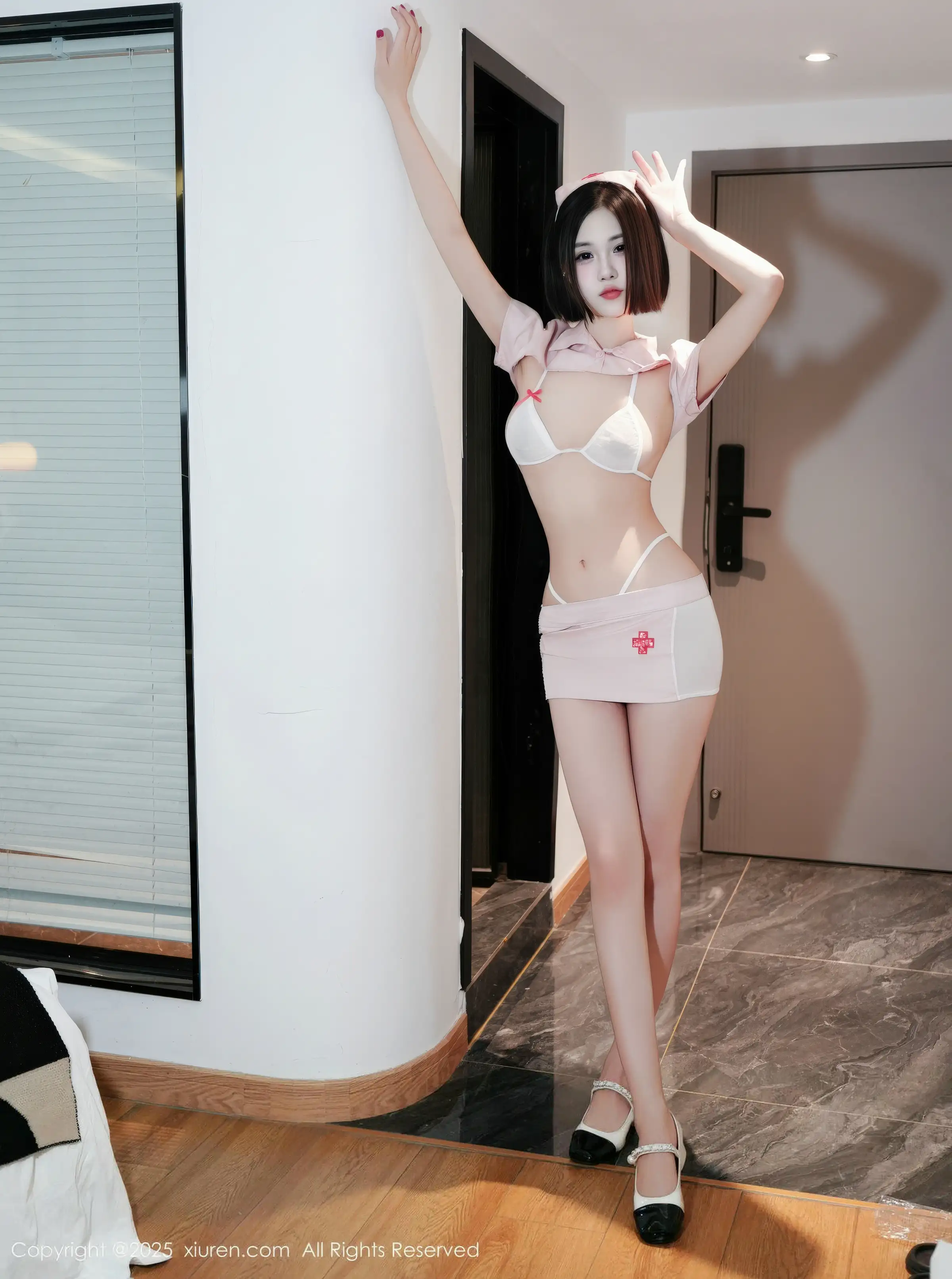   [XiuRen]高清写真图 2025.12.16 No.11111 奶芙酱-EVA 粉色护士制服第3张图片