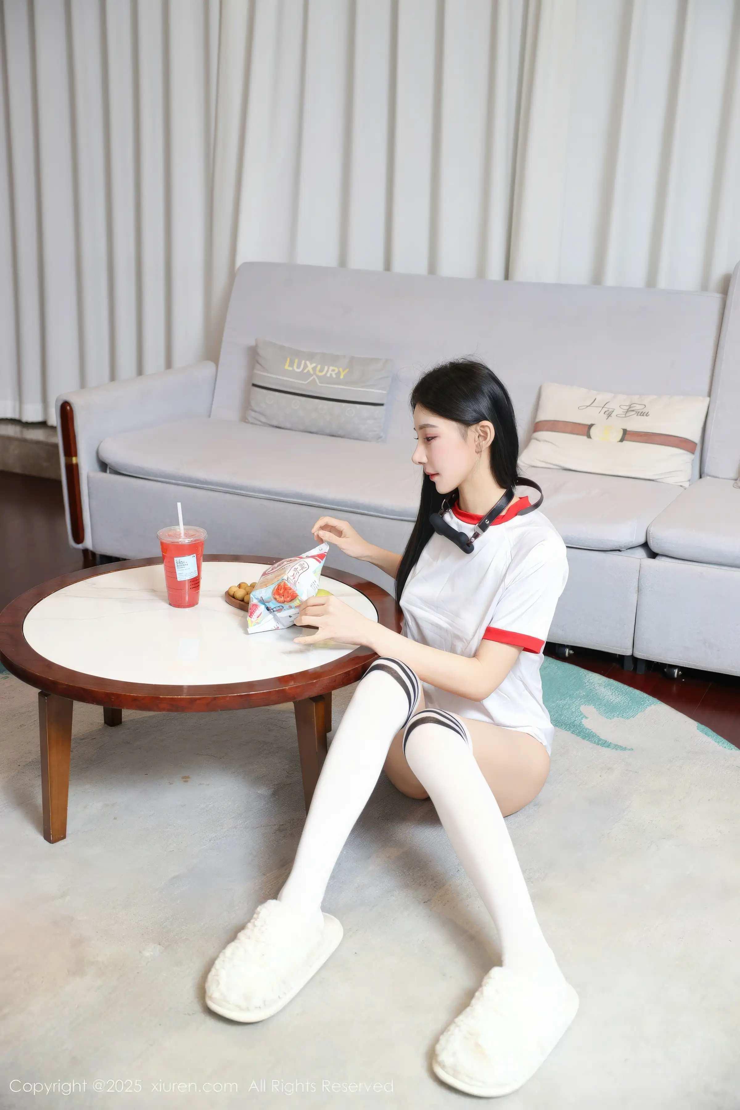   [XiuRen]高清写真图 2025.12.16 No.11110 许微微呀 情趣捆绑第2张图片