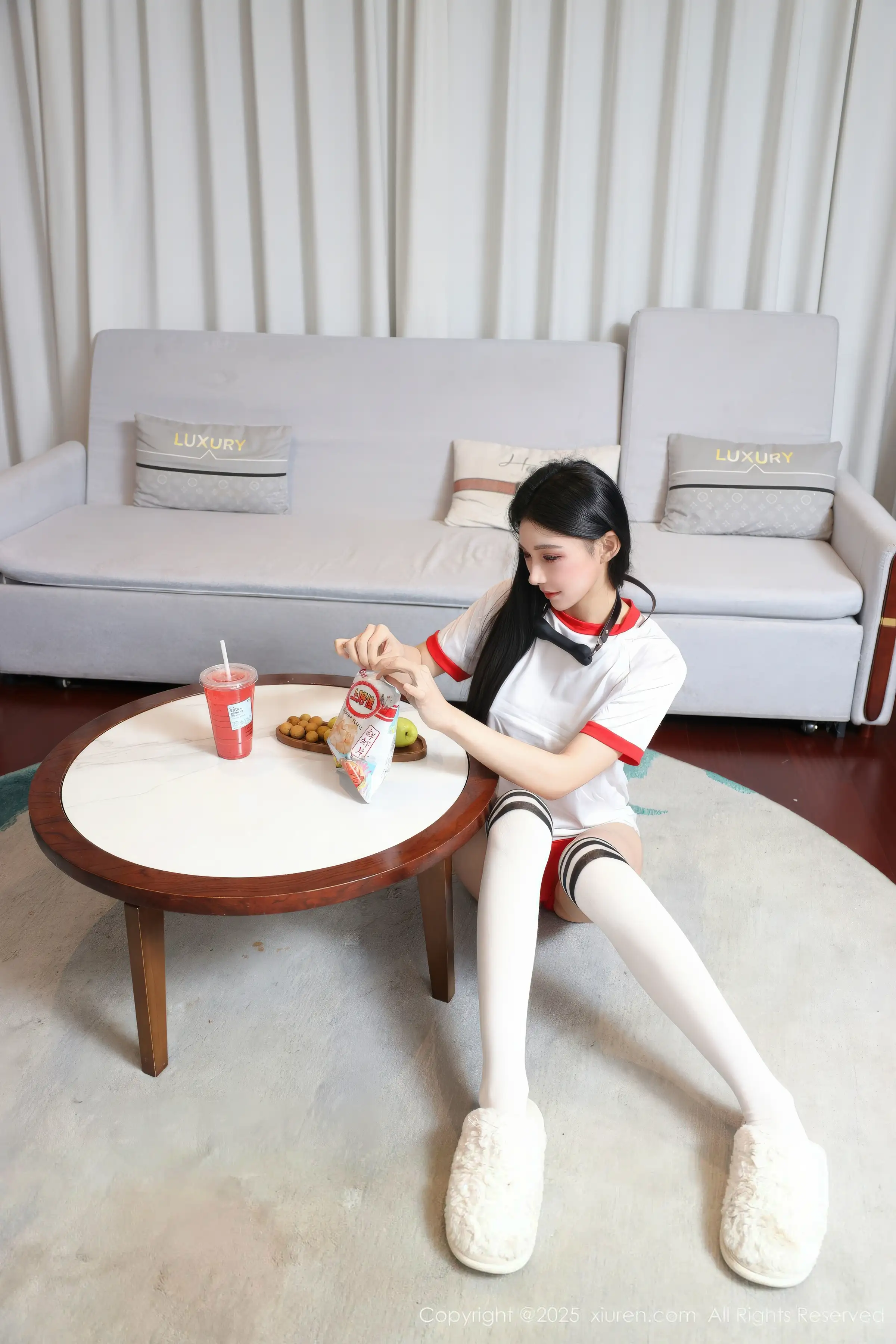   [XiuRen]高清写真图 2025.12.16 No.11110 许微微呀 情趣捆绑第4张图片