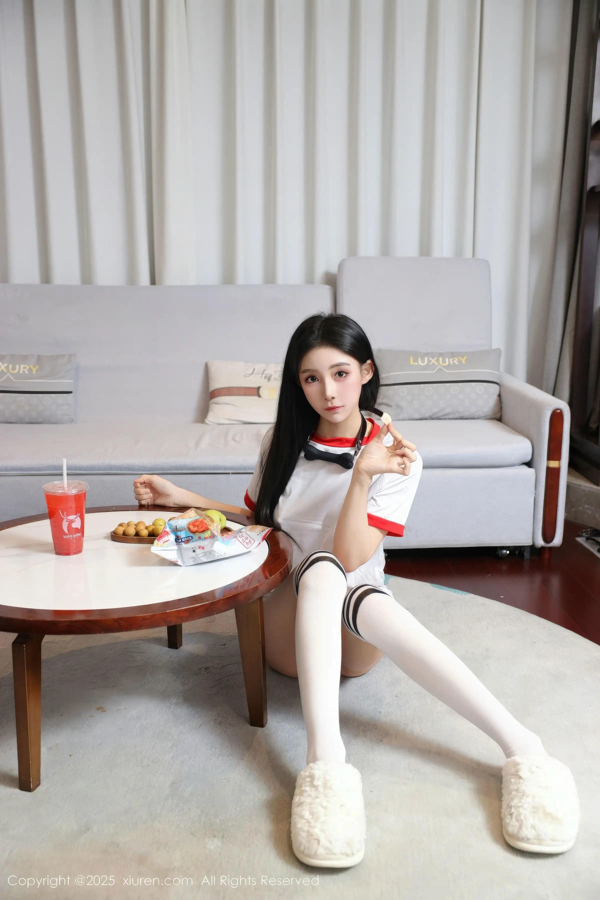   [XiuRen]高清写真图 2025.12.16 No.11110 许微微呀 情趣捆绑第5张图片