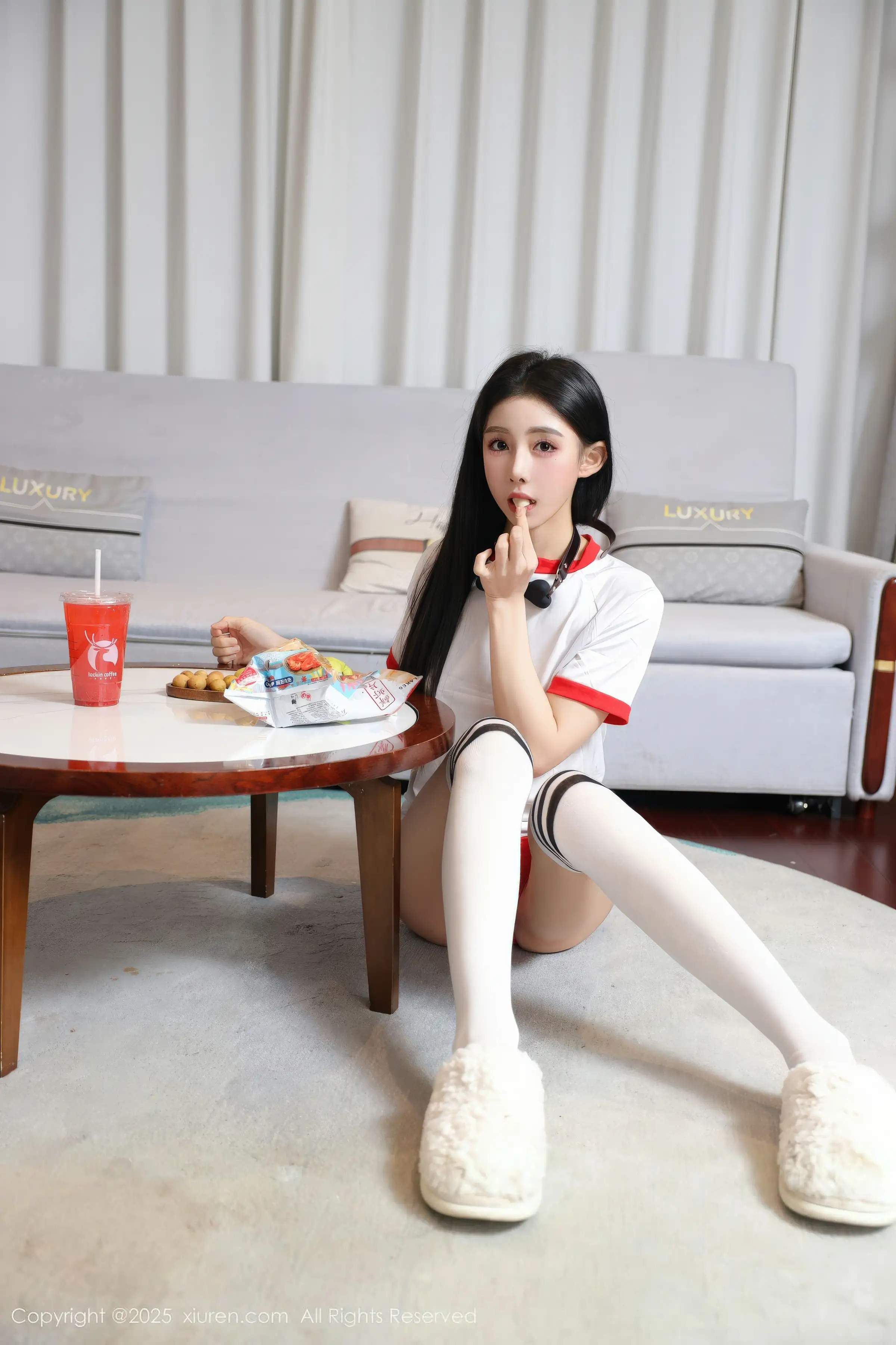   [XiuRen]高清写真图 2025.12.16 No.11110 许微微呀 情趣捆绑第6张图片