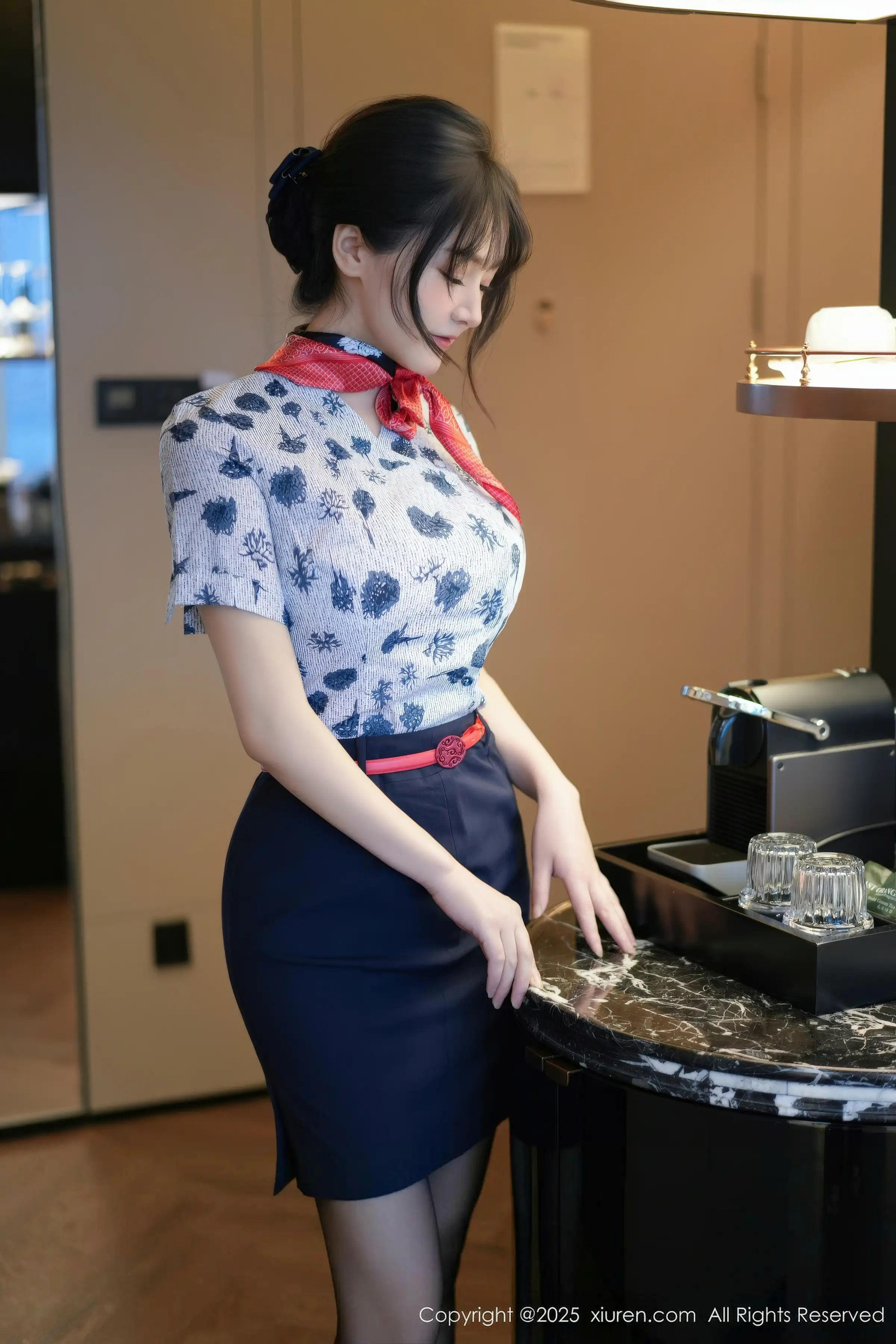   [XiuRen]高清写真图 2025.12.16 No.11115 沈南汐RuRu 空姐制服第4张图片