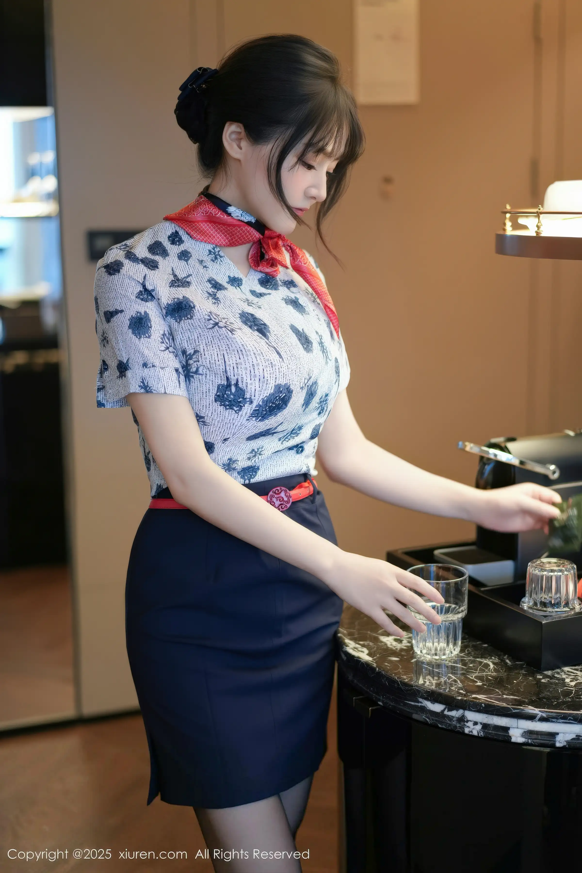   [XiuRen]高清写真图 2025.12.16 No.11115 沈南汐RuRu 空姐制服第5张图片