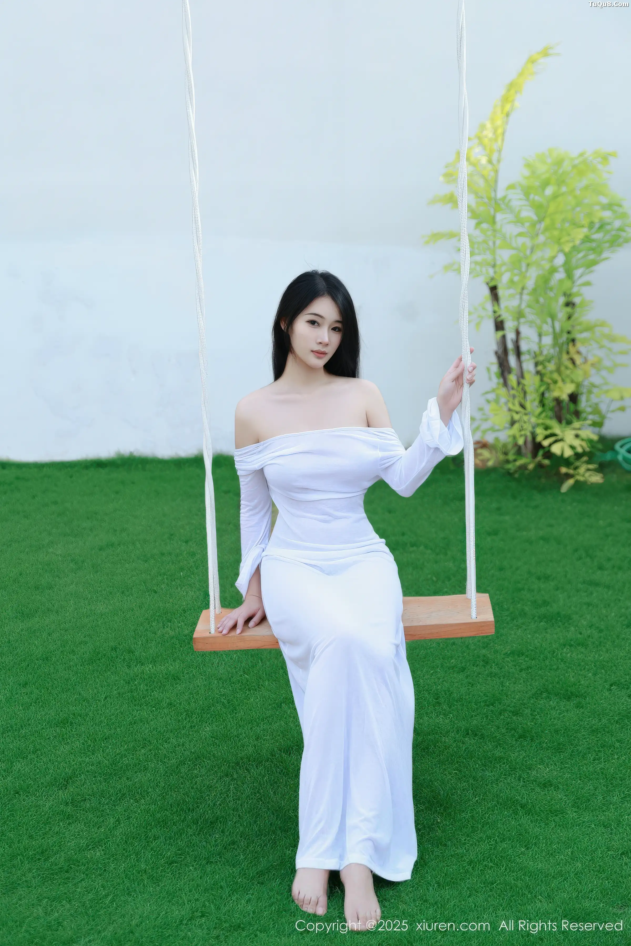   [XiuRen]高清写真图 2025.12.19 No.11129 南乔 泳池场景第4张图片