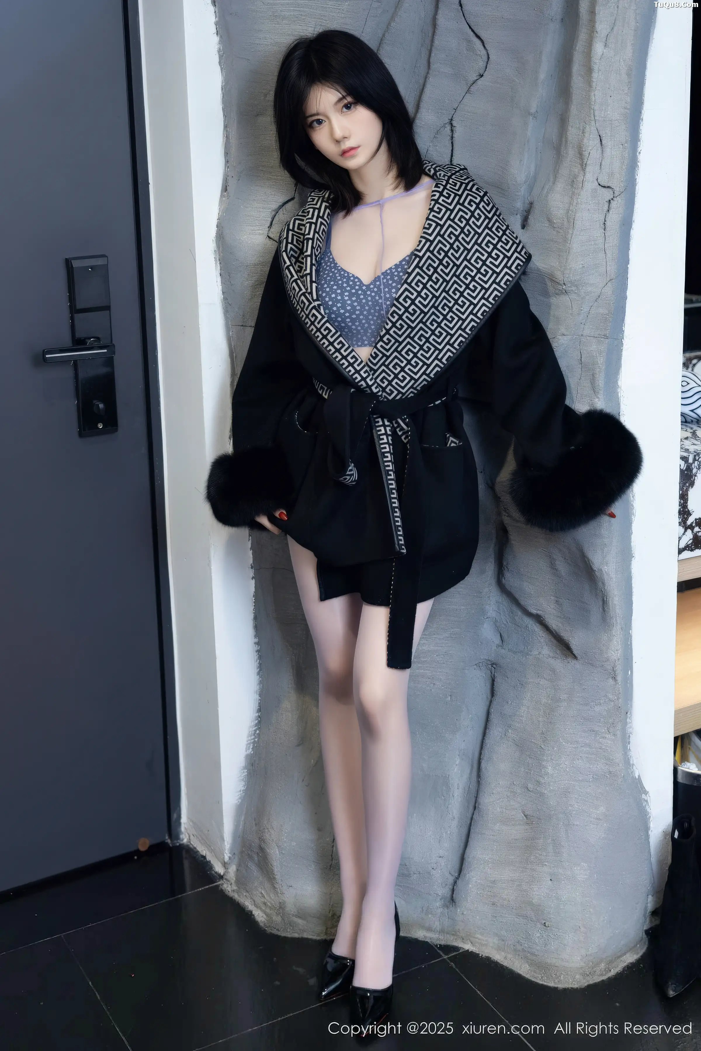   [XiuRen]高清写真图 2025.12.19 No.11131 凌七七 紫色连体丝袜第6张图片