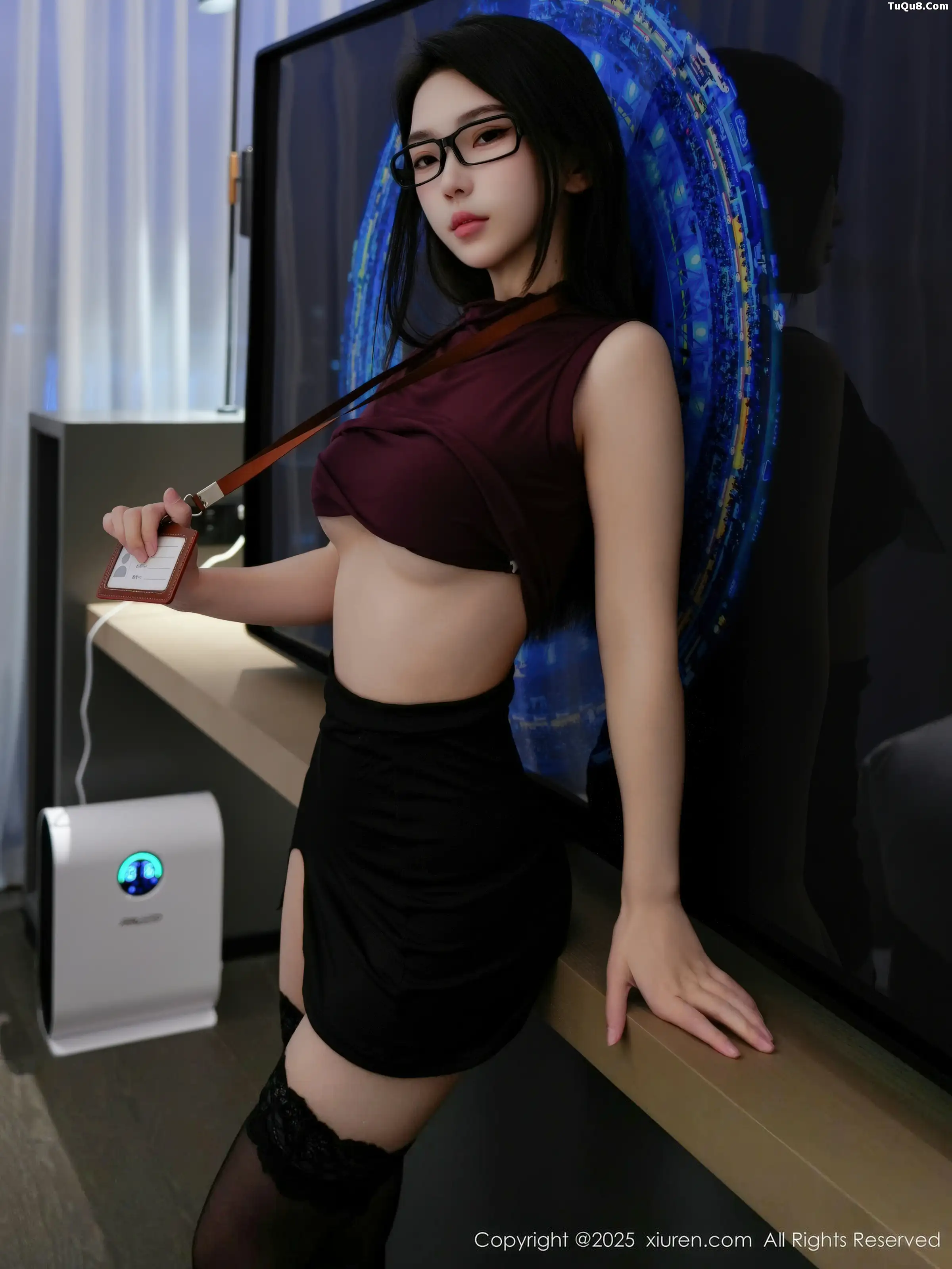 [XiuRen]高清写真图 2025.12.22 No.11135 烧烧小桃 OL服饰-套图网