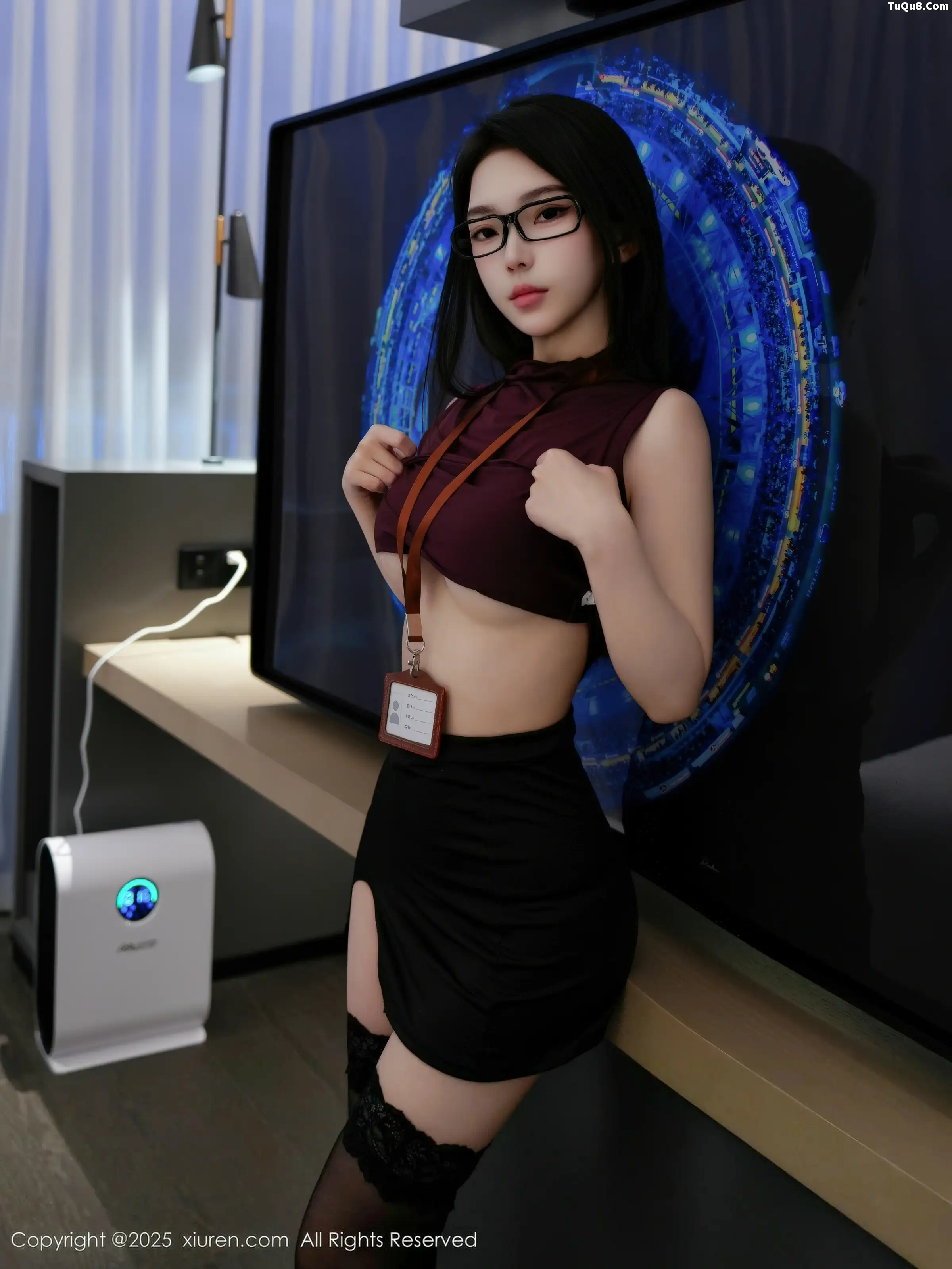   [XiuRen]高清写真图 2025.12.22 No.11135 烧烧小桃 OL服饰第3张图片