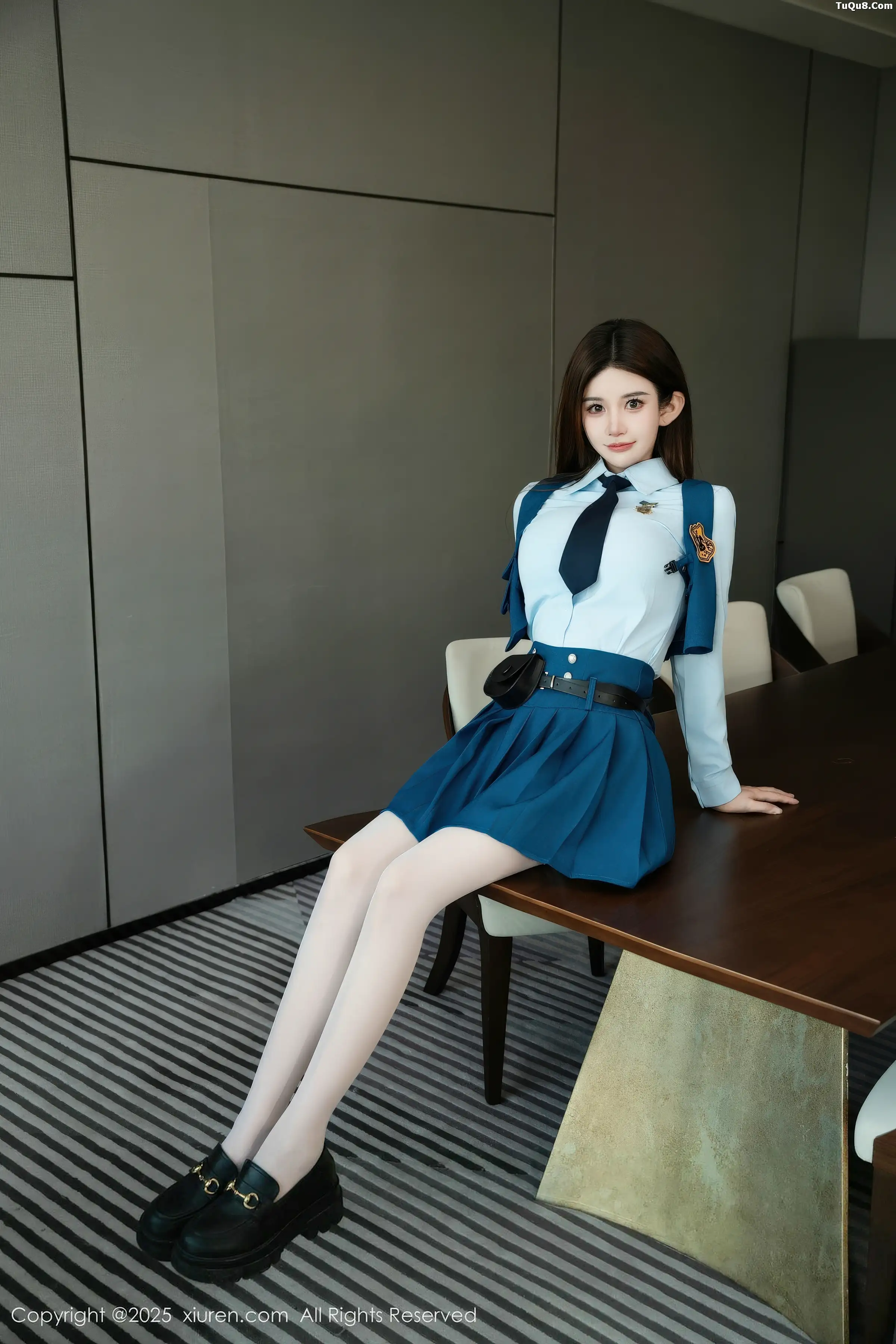   [XiuRen]高清写真图 2025.12.23 No.11141 苏甜橙子 JK制服第2张图片