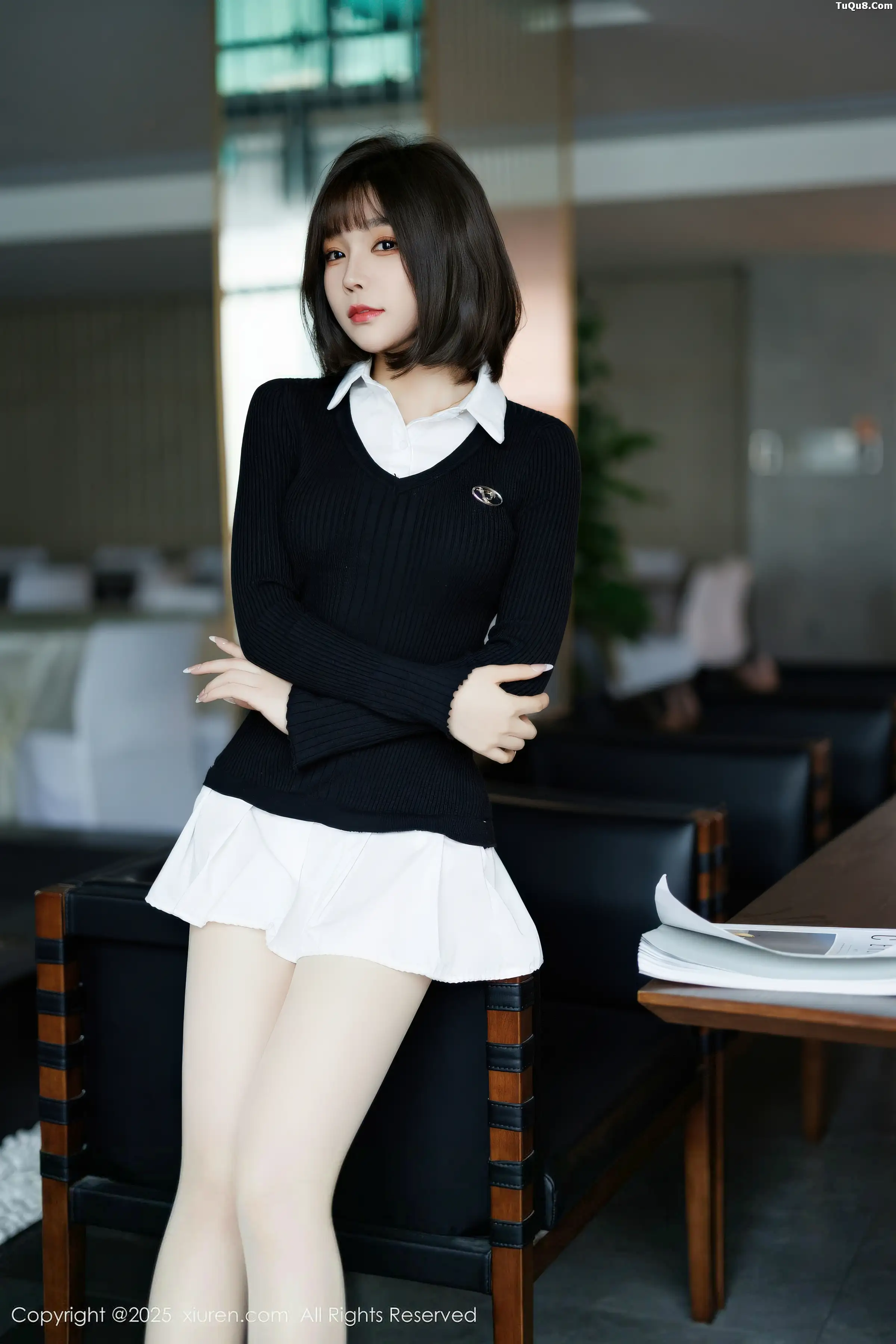   [XiuRen]高清写真图 2025.12.23 No.11138 莉芝荔枝 圣诞主题第3张图片