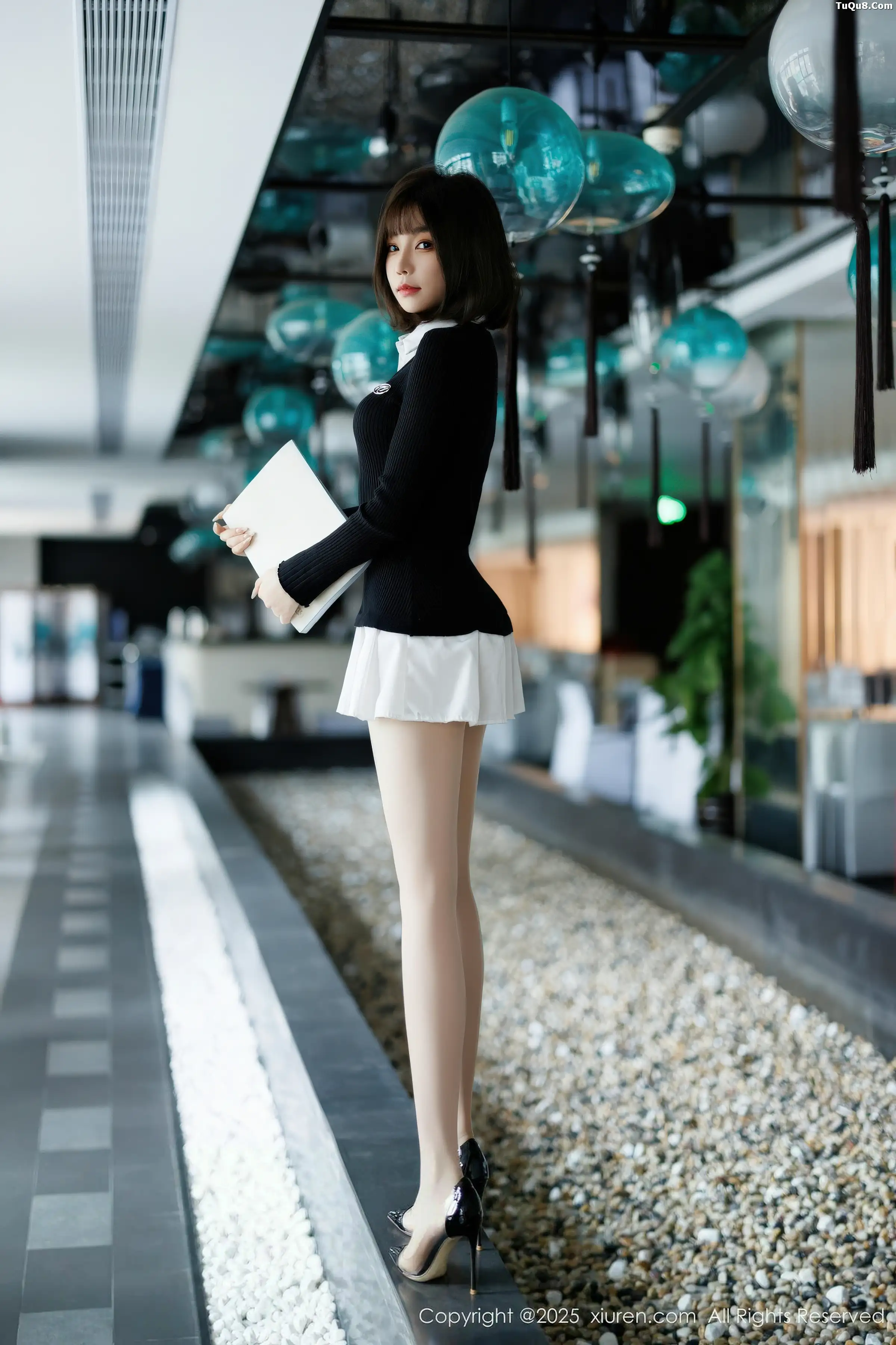   [XiuRen]高清写真图 2025.12.23 No.11138 莉芝荔枝 圣诞主题第4张图片