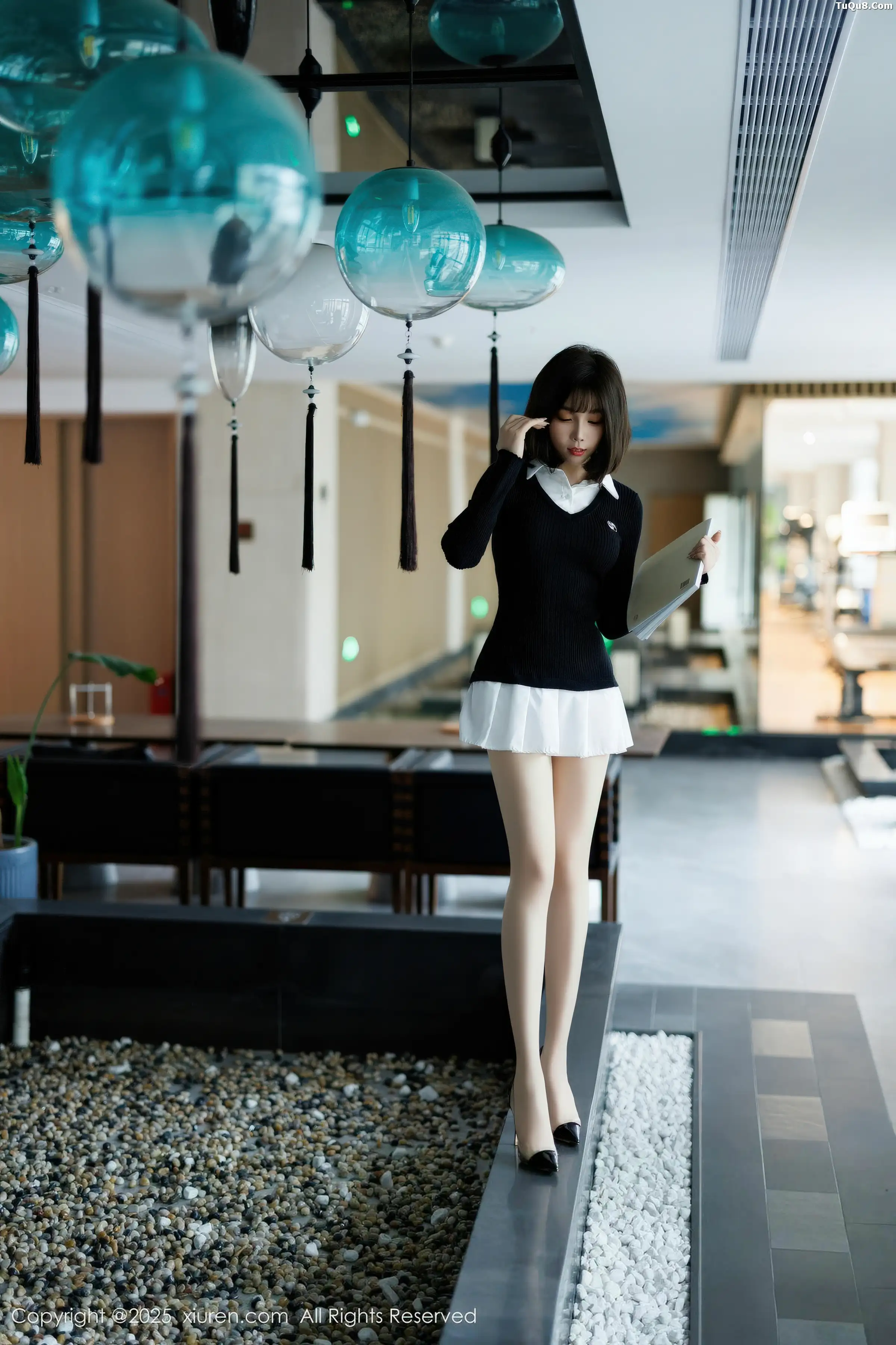   [XiuRen]高清写真图 2025.12.23 No.11138 莉芝荔枝 圣诞主题第5张图片