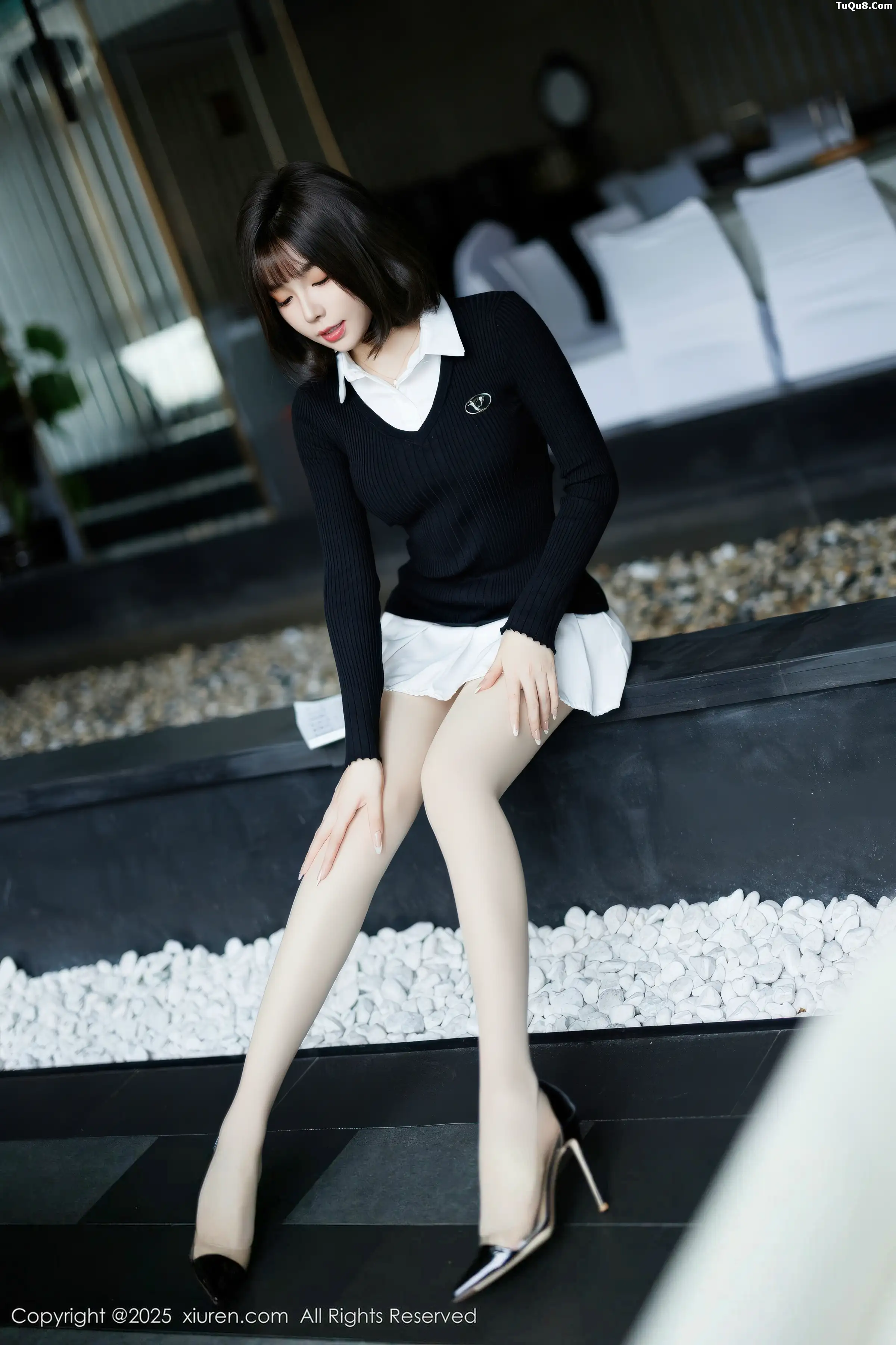   [XiuRen]高清写真图 2025.12.23 No.11138 莉芝荔枝 圣诞主题第7张图片