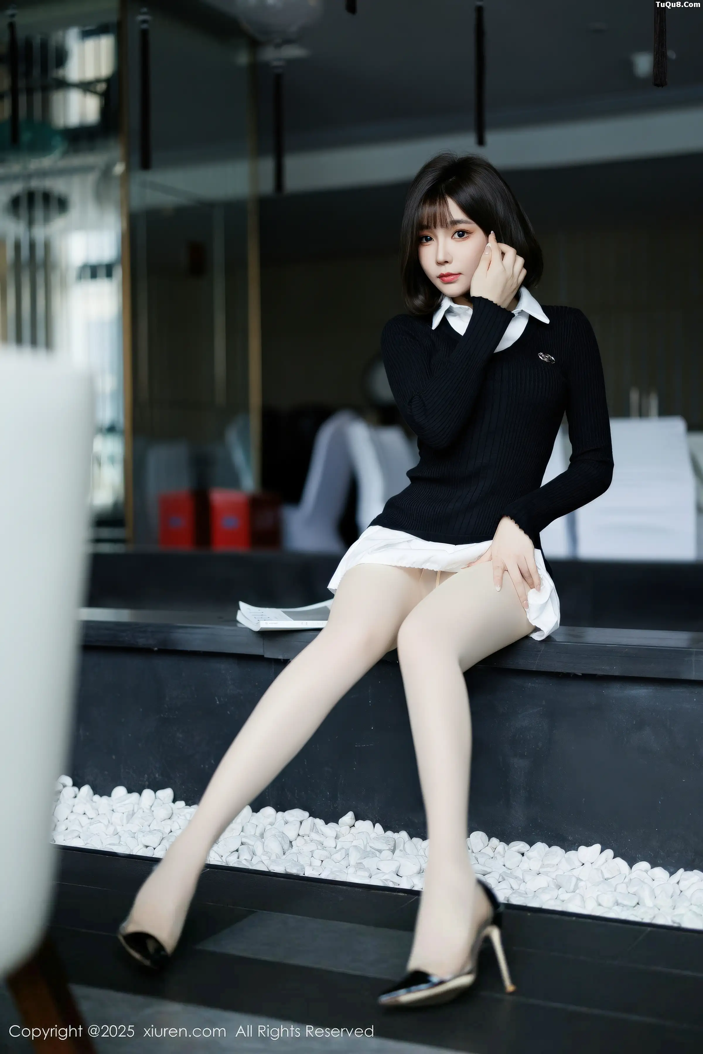   [XiuRen]高清写真图 2025.12.23 No.11138 莉芝荔枝 圣诞主题第8张图片