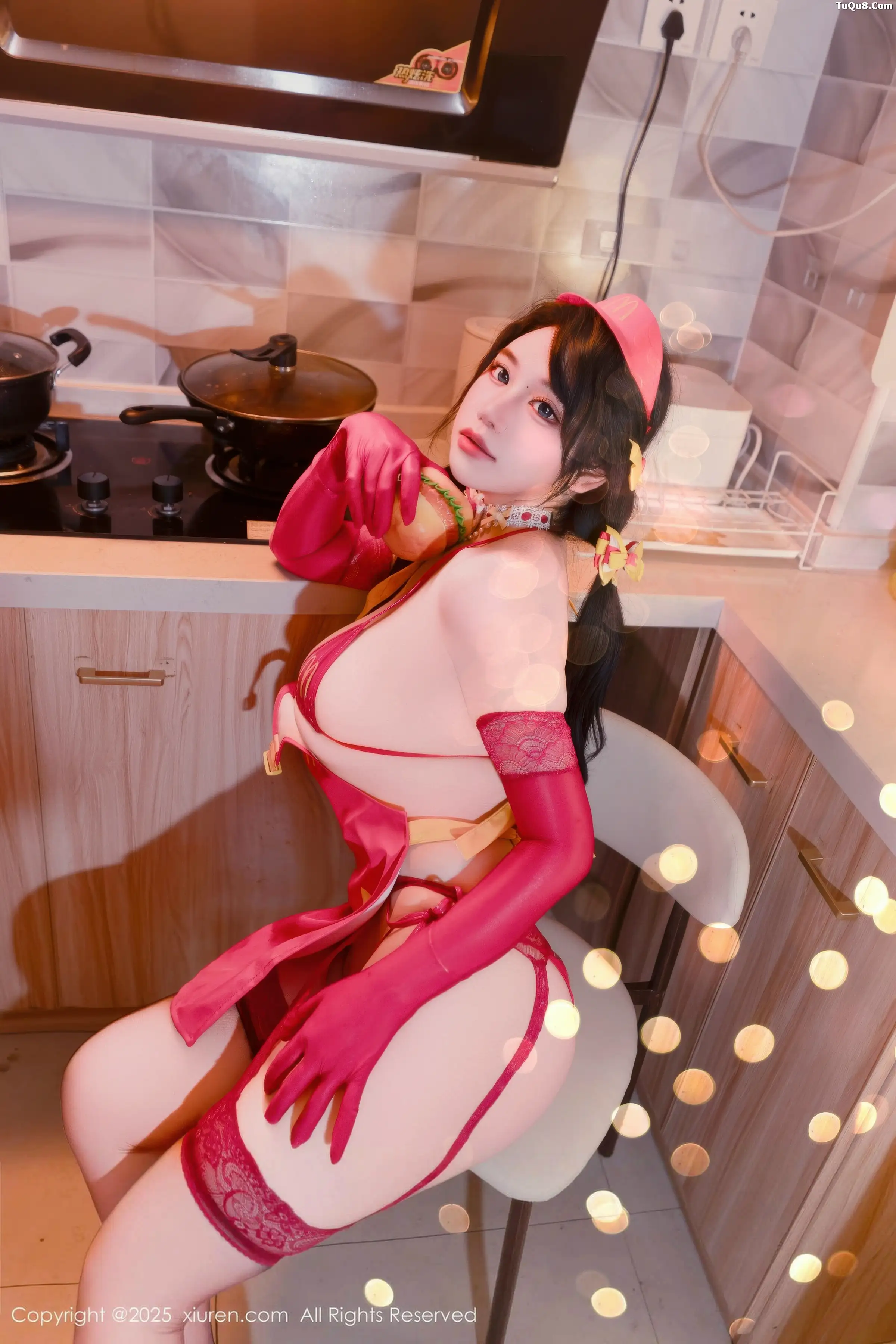   [XiuRen]高清写真图 2025.12.25 No.11154 汐汐爱吃草莓 红色情趣内衣第8张图片