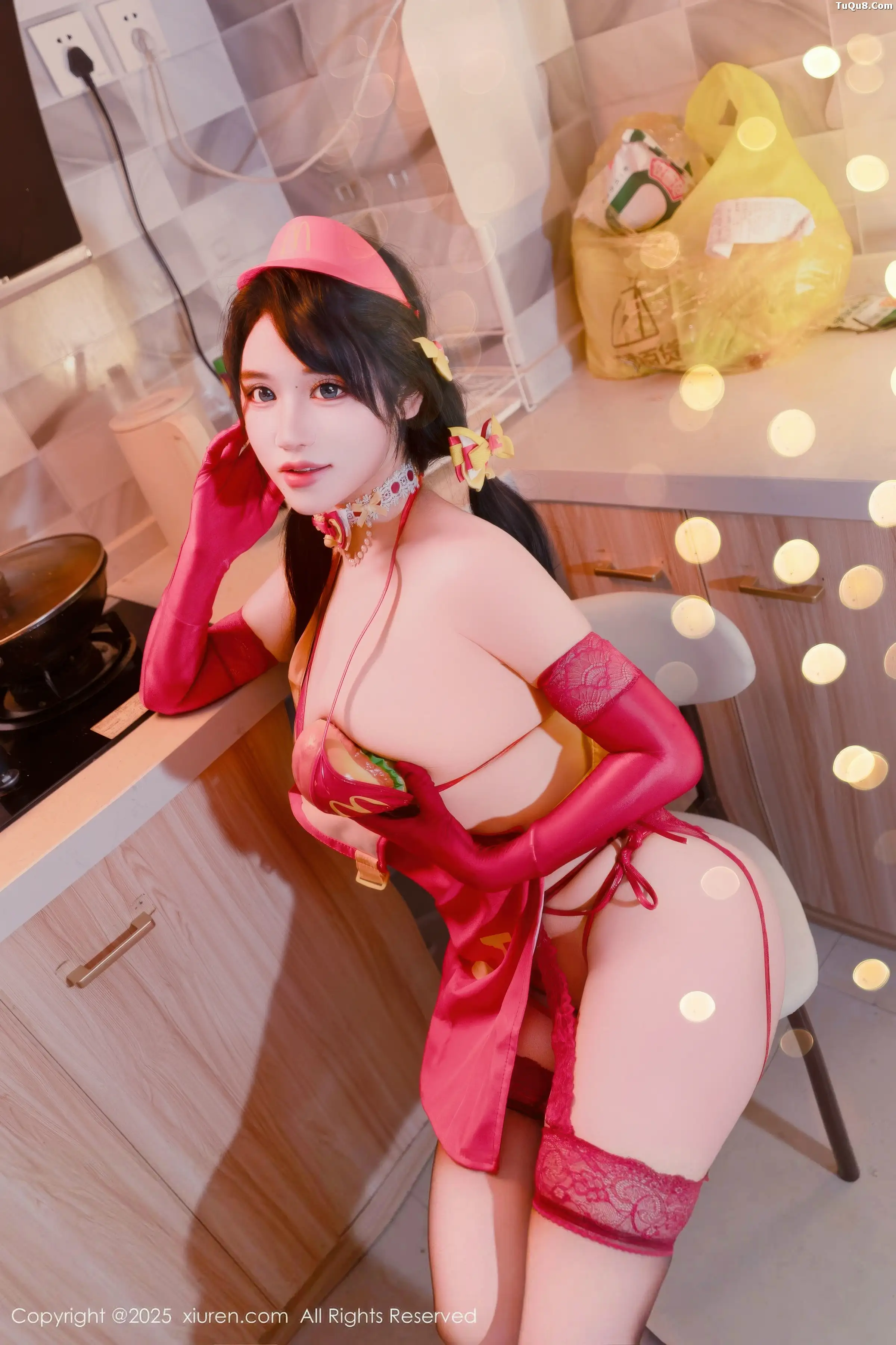   [XiuRen]高清写真图 2025.12.25 No.11154 汐汐爱吃草莓 红色情趣内衣第9张图片