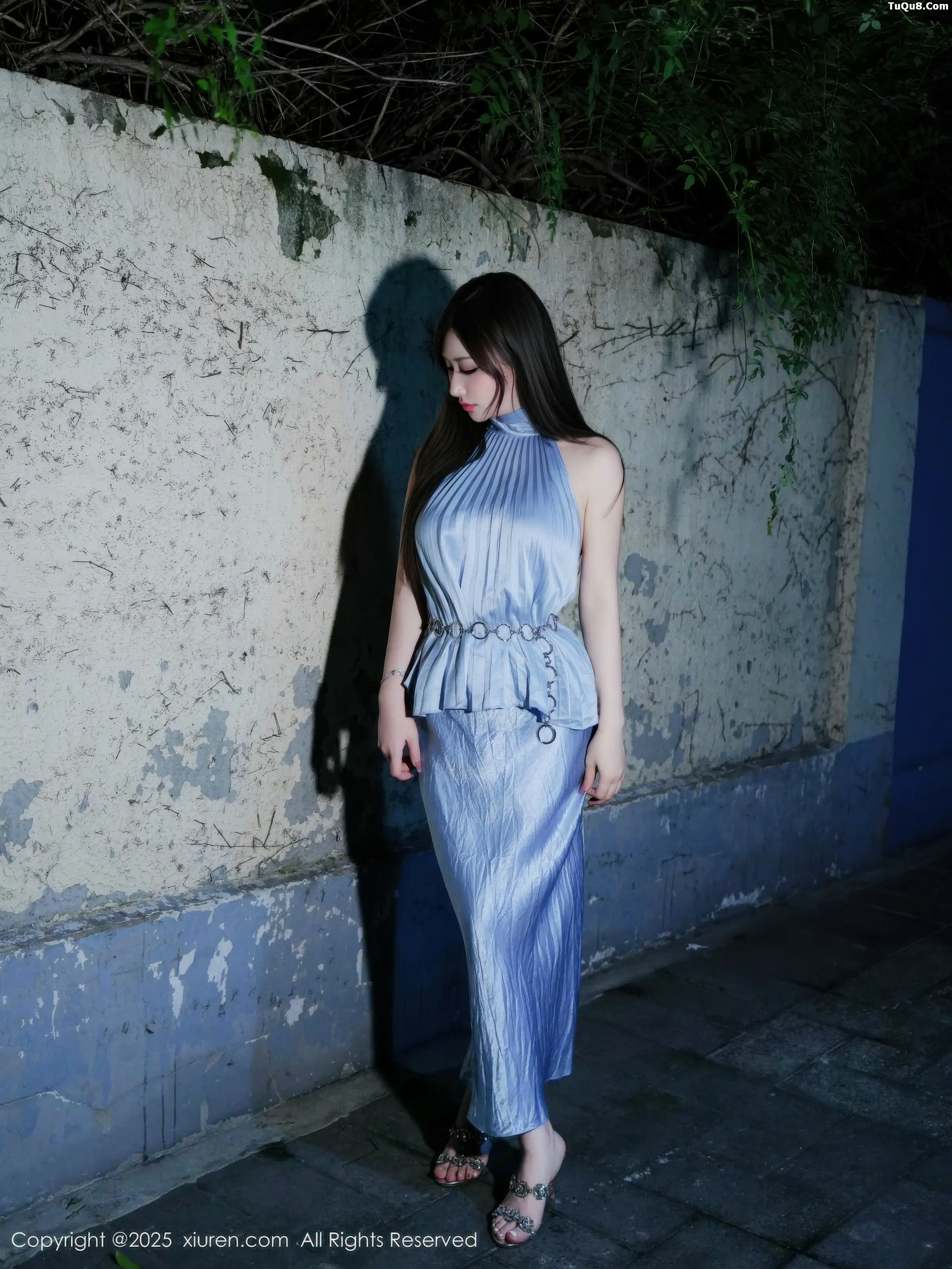   [XiuRen]高清写真图 2025.12.25 No.11153 蕾蕾醒了没 黑色情趣内衣第6张图片