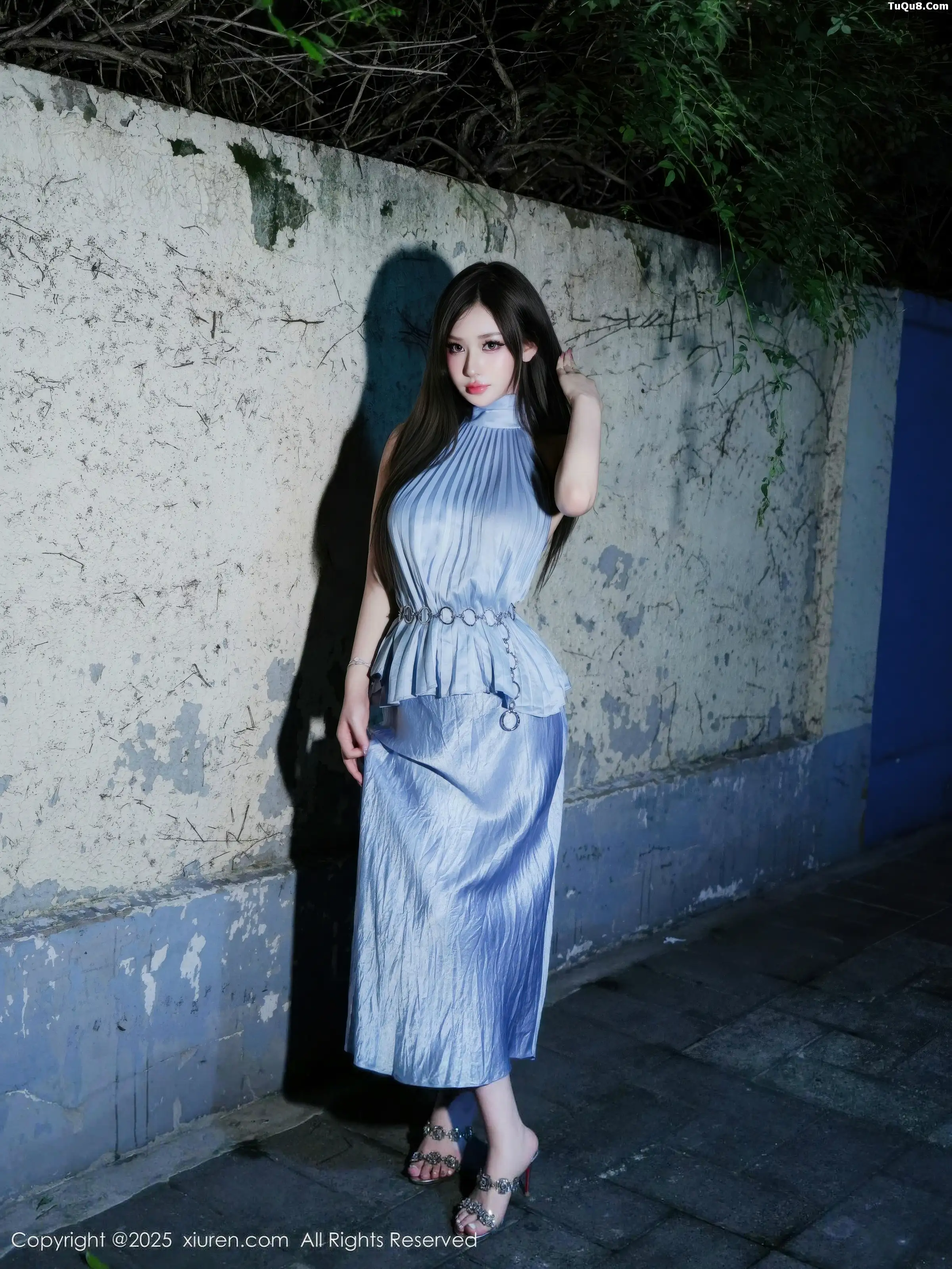   [XiuRen]高清写真图 2025.12.25 No.11153 蕾蕾醒了没 黑色情趣内衣第7张图片