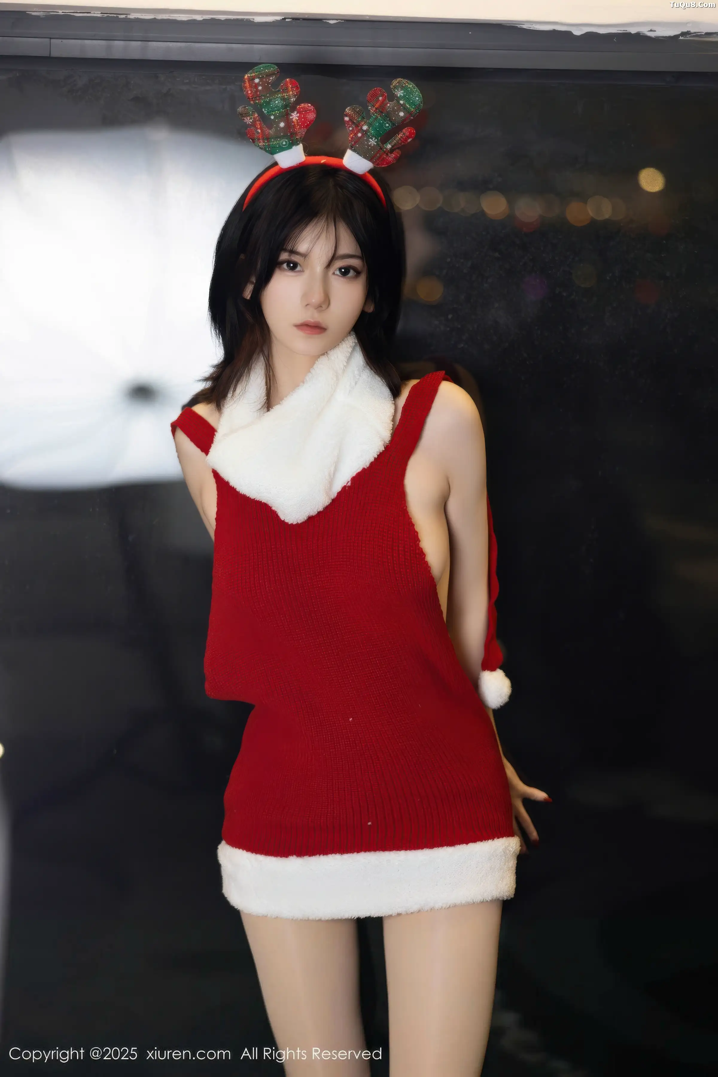   [XiuRen]高清写真图 2025.12.25 No.11158 凌七七 开背毛衣第2张图片