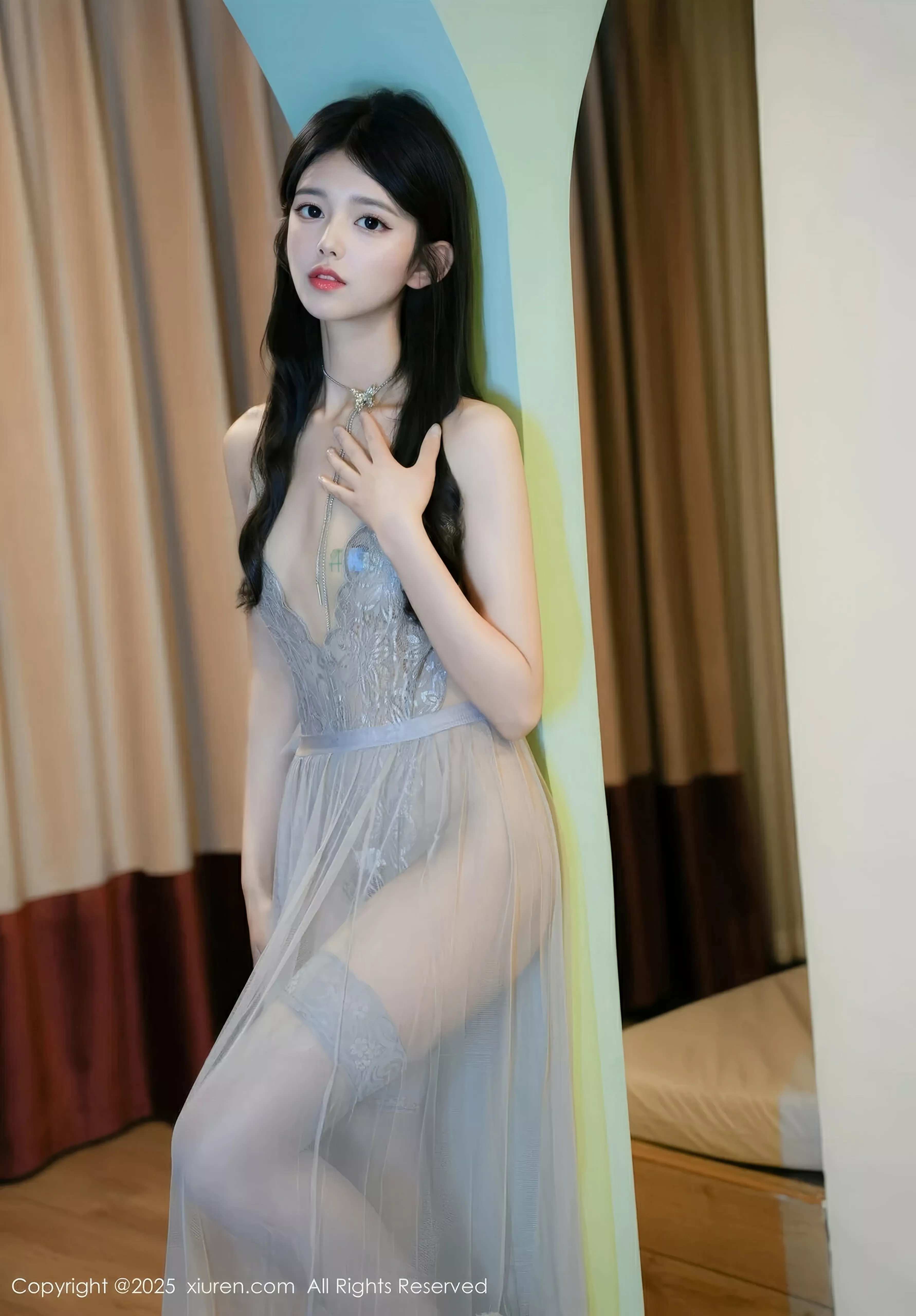 吴佩慈 吴佩慈 [XiuRen]高清写真图 2025.05.28 No.10334 美少女@ 性感长裙第6张图片