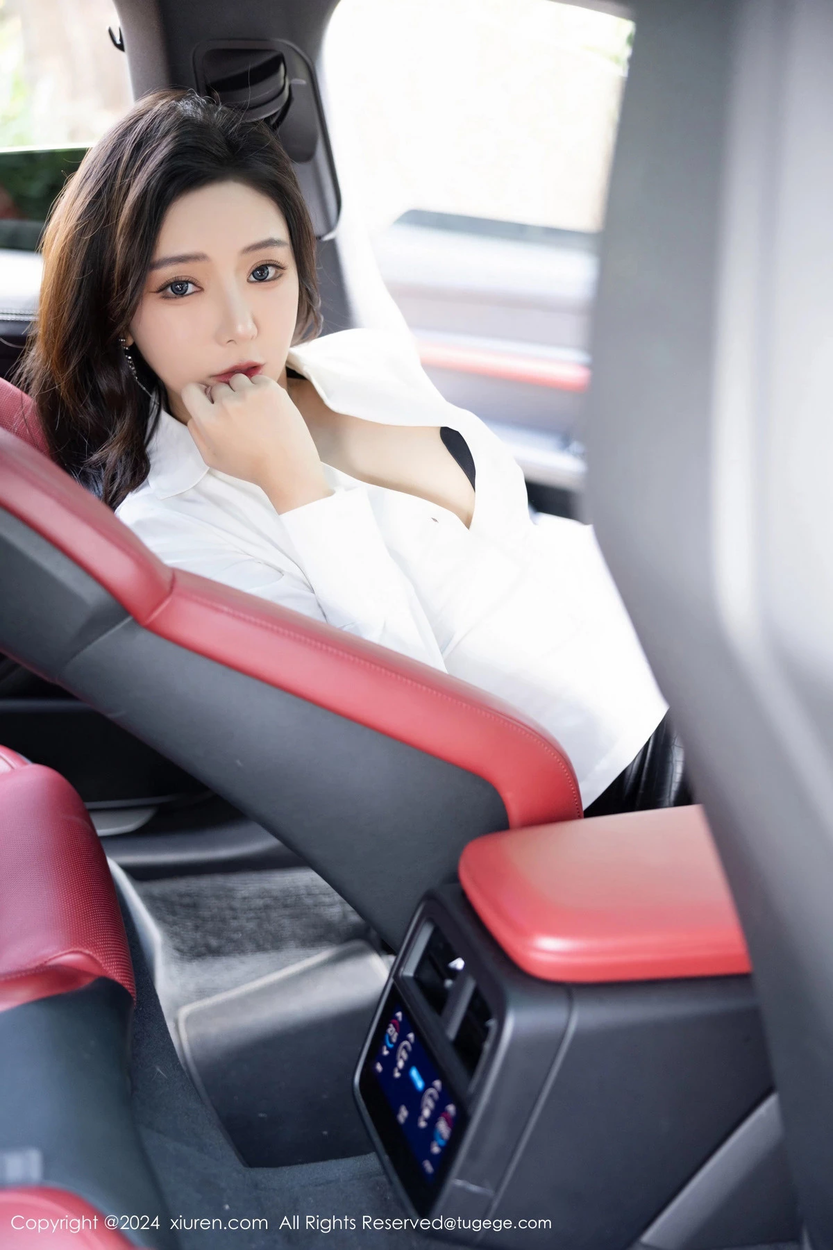 王馨瑶  [XiuRen]高清写真图 2024.03.29 No.8314 王馨瑶yanni 黑丝美腿第6张图片