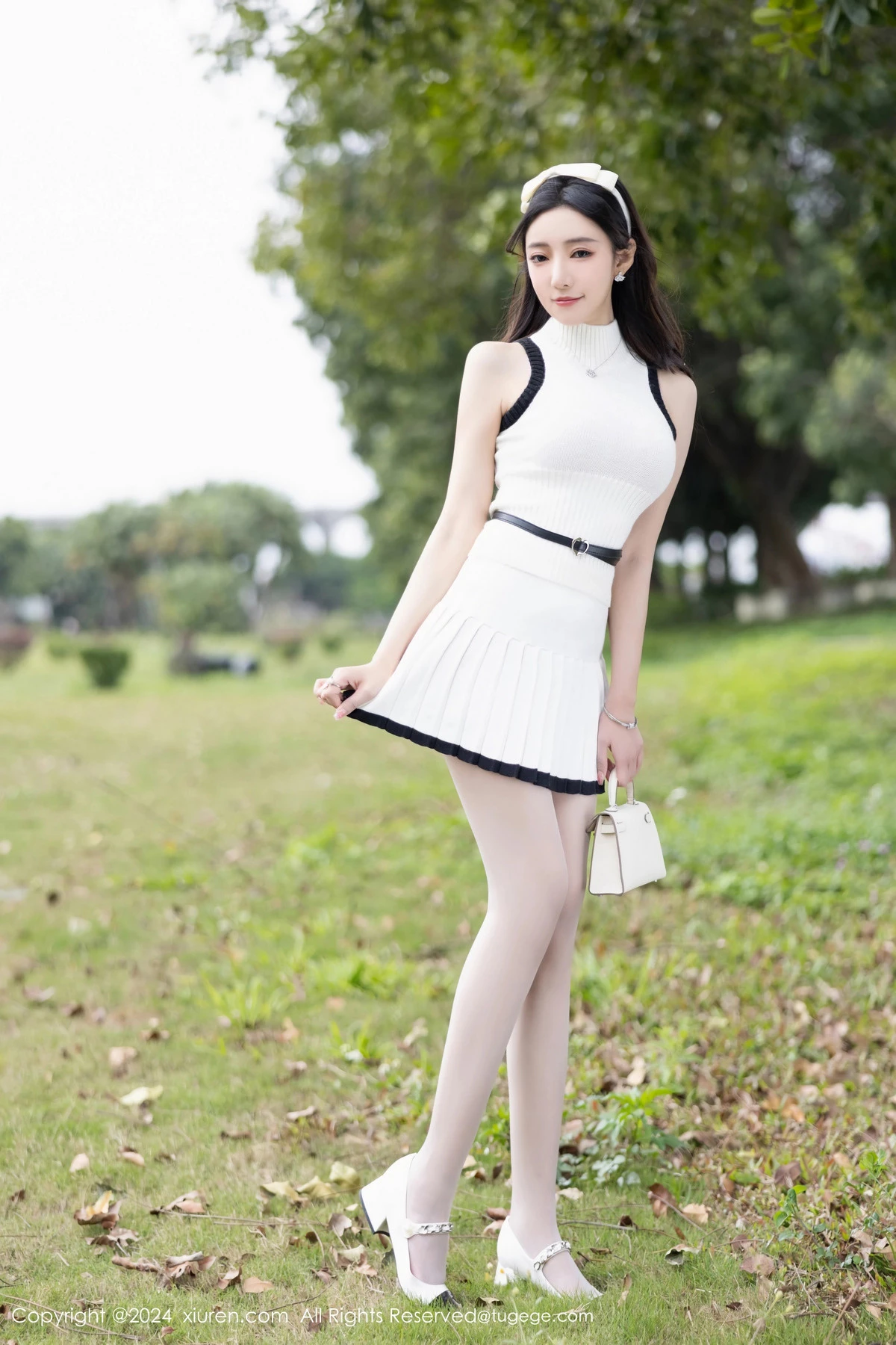 王馨瑶  [XiuRen]高清写真图 2024.04.02 No.8334 王馨瑶yanni 丝袜美腿第3张图片