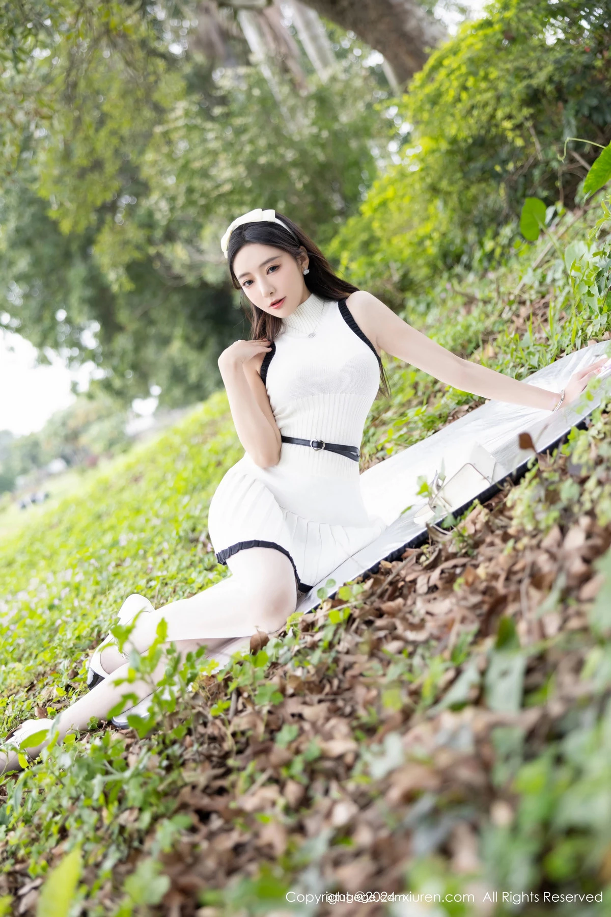 王馨瑶  [XiuRen]高清写真图 2024.04.02 No.8334 王馨瑶yanni 丝袜美腿第7张图片