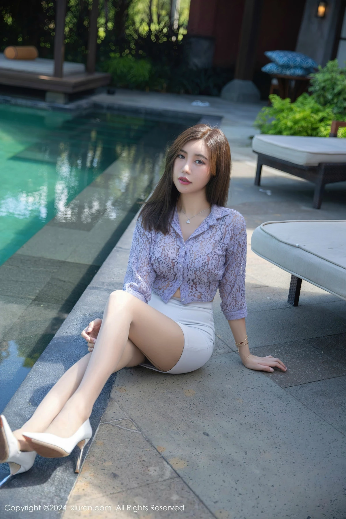 綺裡嘉 绮里嘉 [XiuRen]高清写真图 2024.03.27 No.8299 绮里嘉ula 美腿丝袜第5张图片