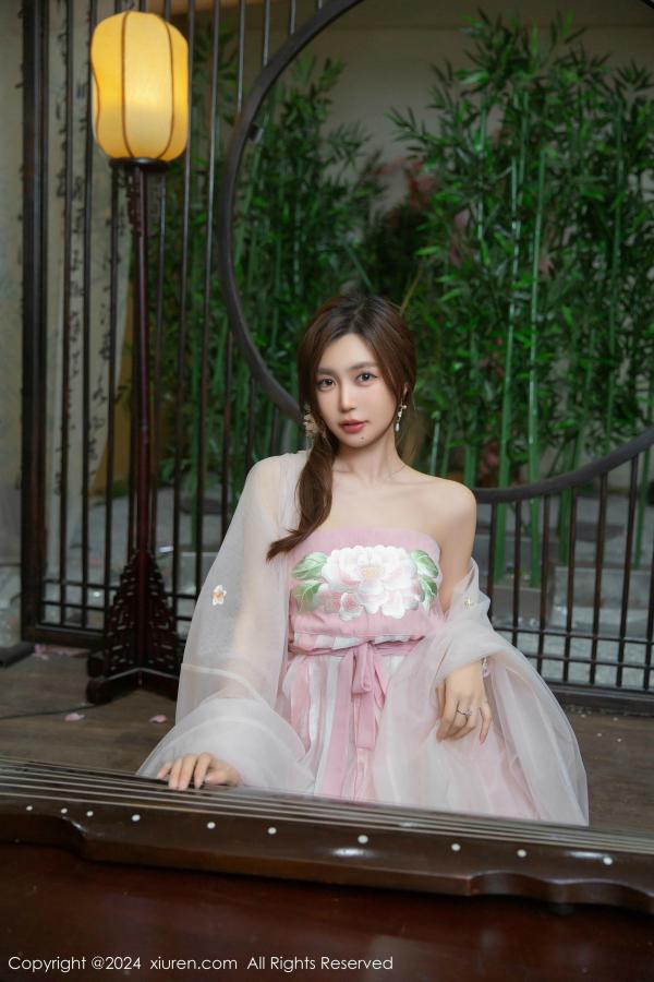 綺裡嘉 绮里嘉 [XiuRen]高清写真图 2024.11.20 No.9475 绮里嘉ula 古风美腿第2张图片