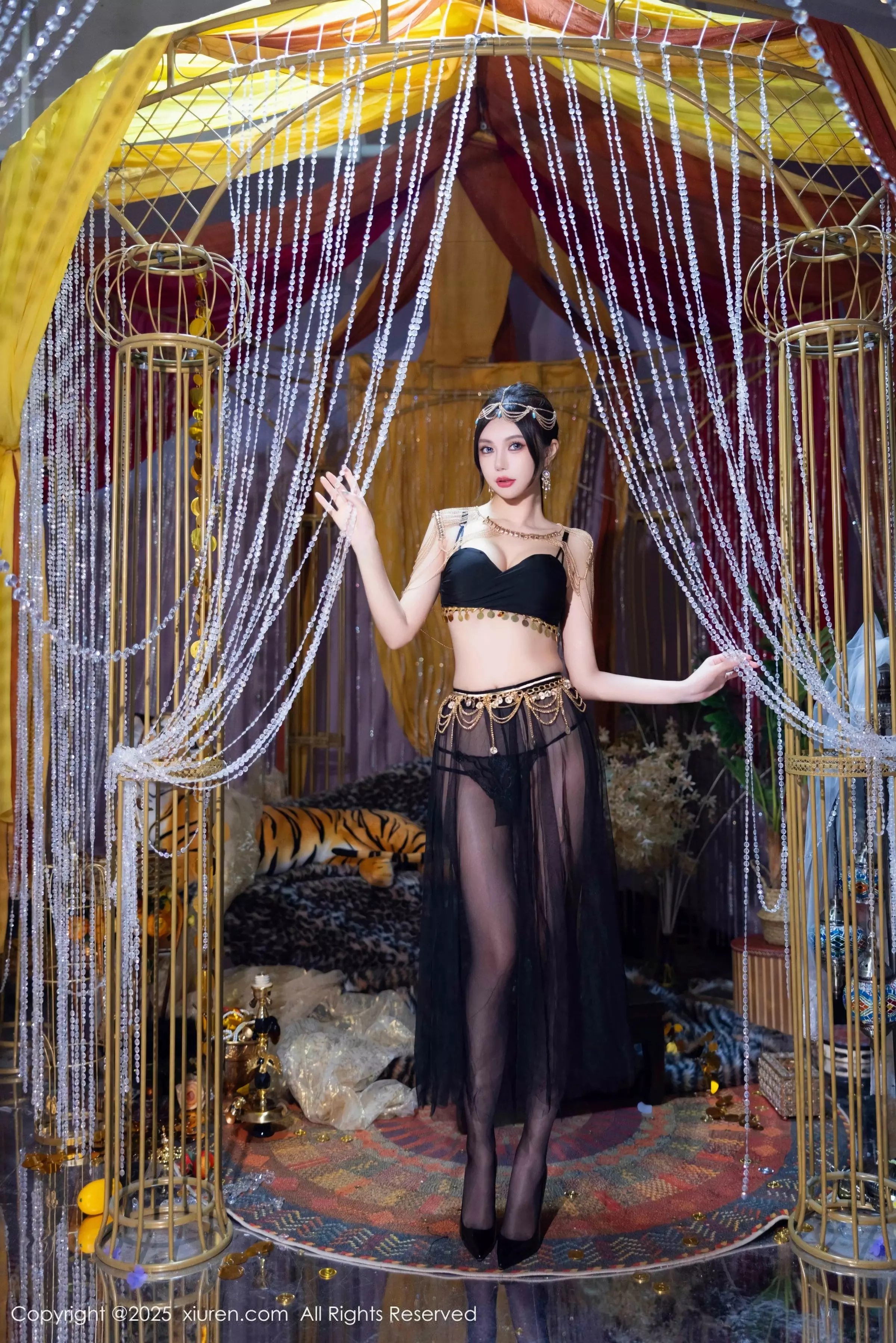 綺裡嘉 绮里嘉 [XiuRen]高清写真图 2025.03.14 No.10018 绮里嘉ula 黑丝美腿第2张图片