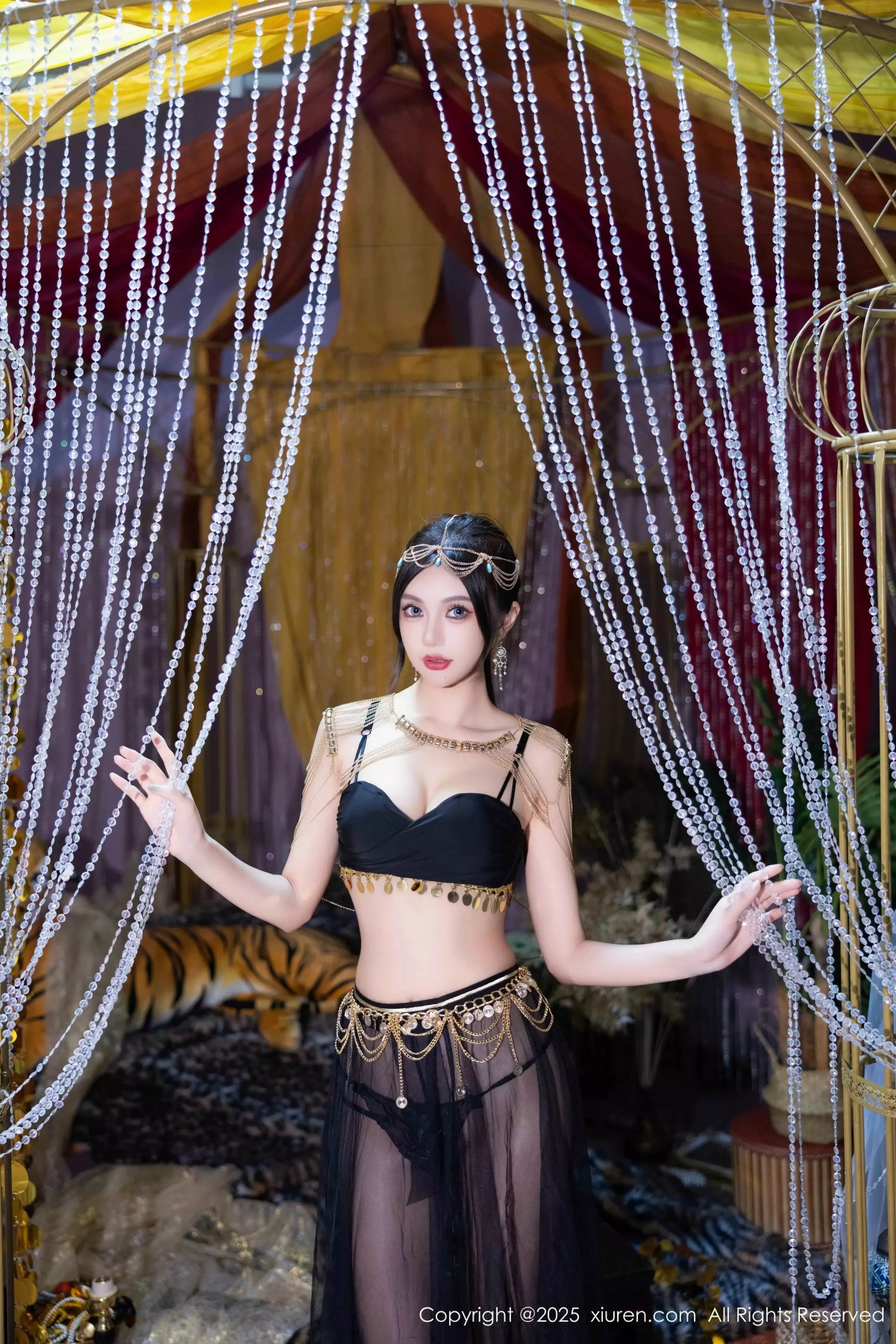 綺裡嘉 绮里嘉 [XiuRen]高清写真图 2025.03.14 No.10018 绮里嘉ula 黑丝美腿第3张图片