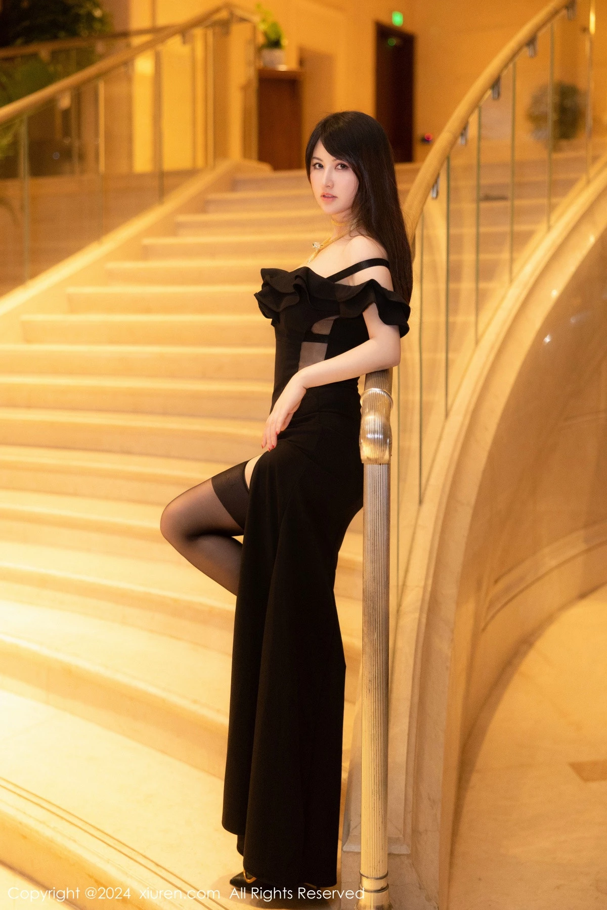 陈诗诗 诗诗 [XiuRen]高清写真图 2024.04.16 No.8397 诗诗kiki 礼裙美腿第5张图片