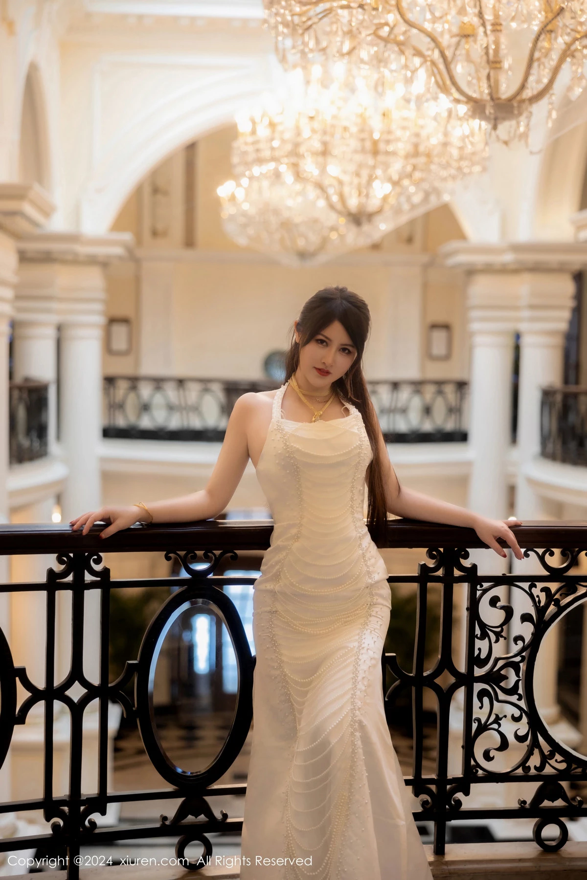 [XiuRen]高清写真图 2024.04.23 No.8436 诗诗kiki 黑丝美腿-秀人网