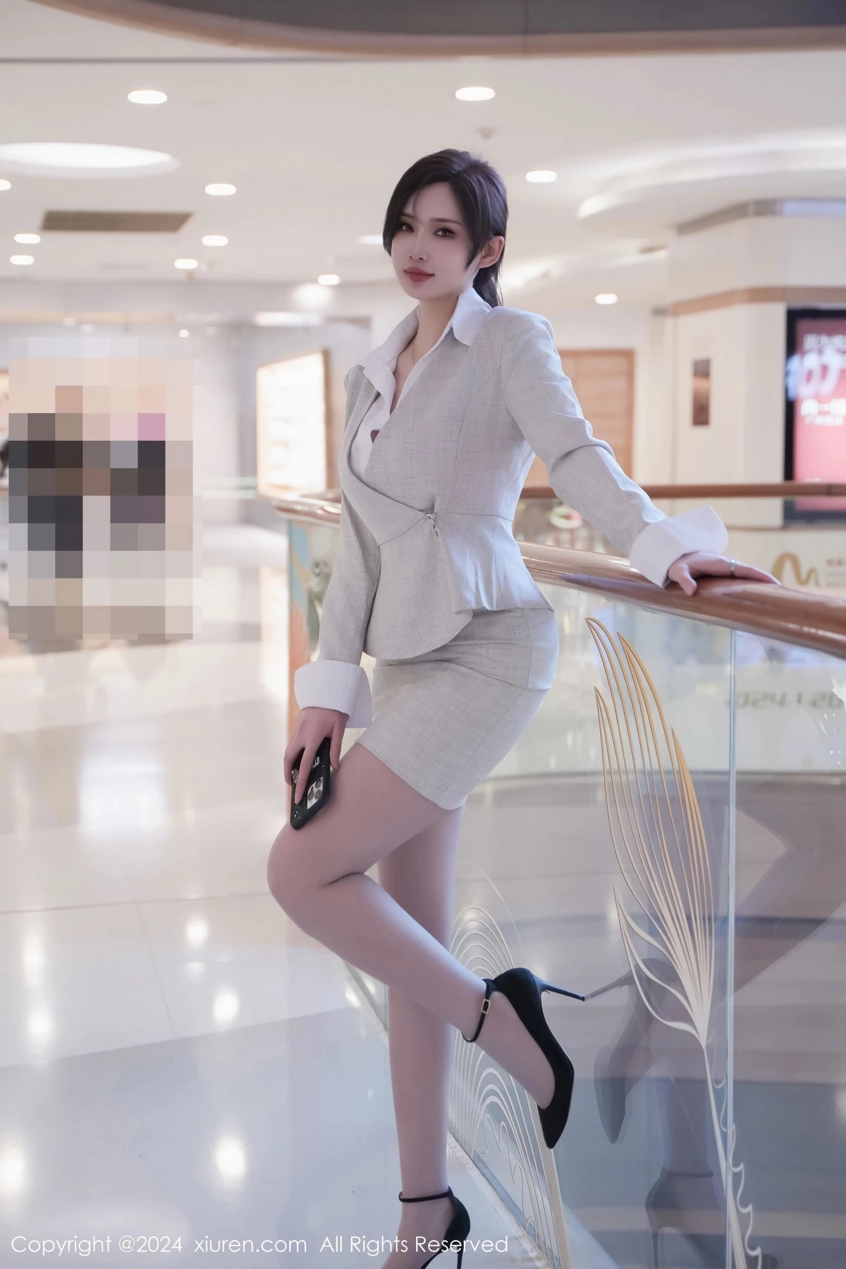 周妍希 奶瓶土肥圆 [XiuRen]高清写真图 2024.04.24 No.8444 Carol周妍希X 丝袜美腿第6张图片