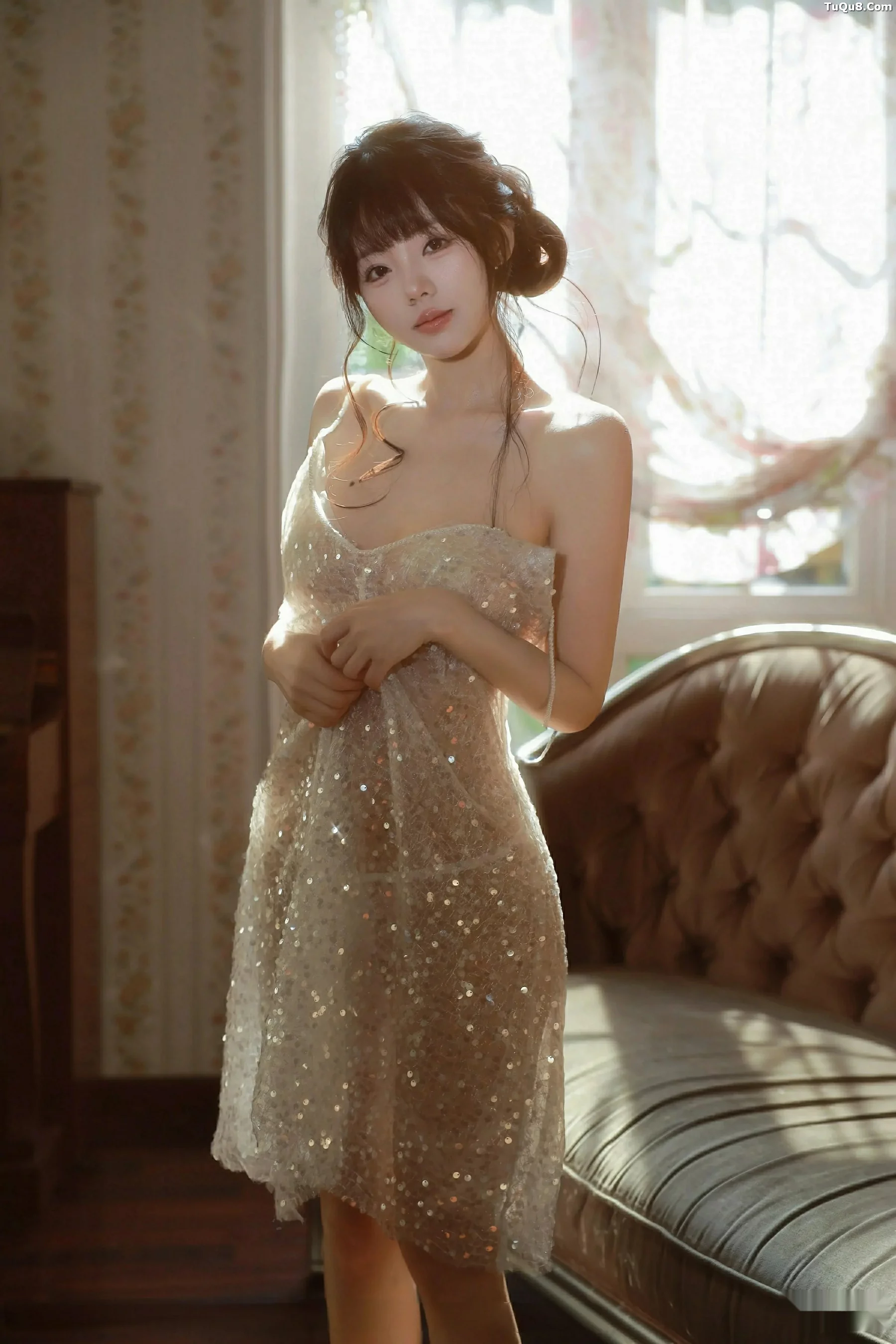 佘贝拉  [XiuRen]高清写真图 2025.09.24 No.10799 佘贝拉Bella 连衣短裙第4张图片