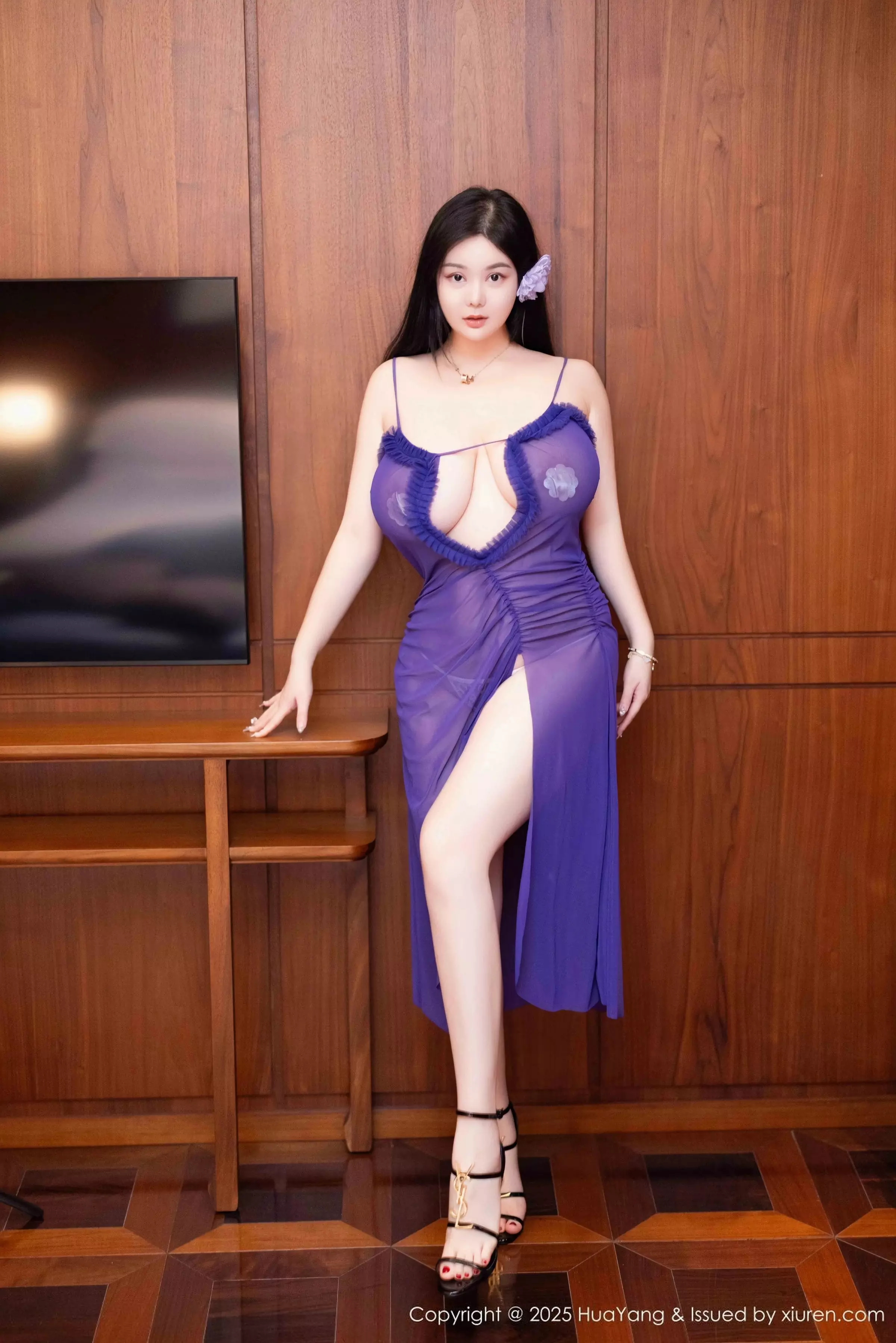 [HuaYang]高清写真图 2025.03.13 VOL.635 易阳Silvia 美乳性感-秀人网