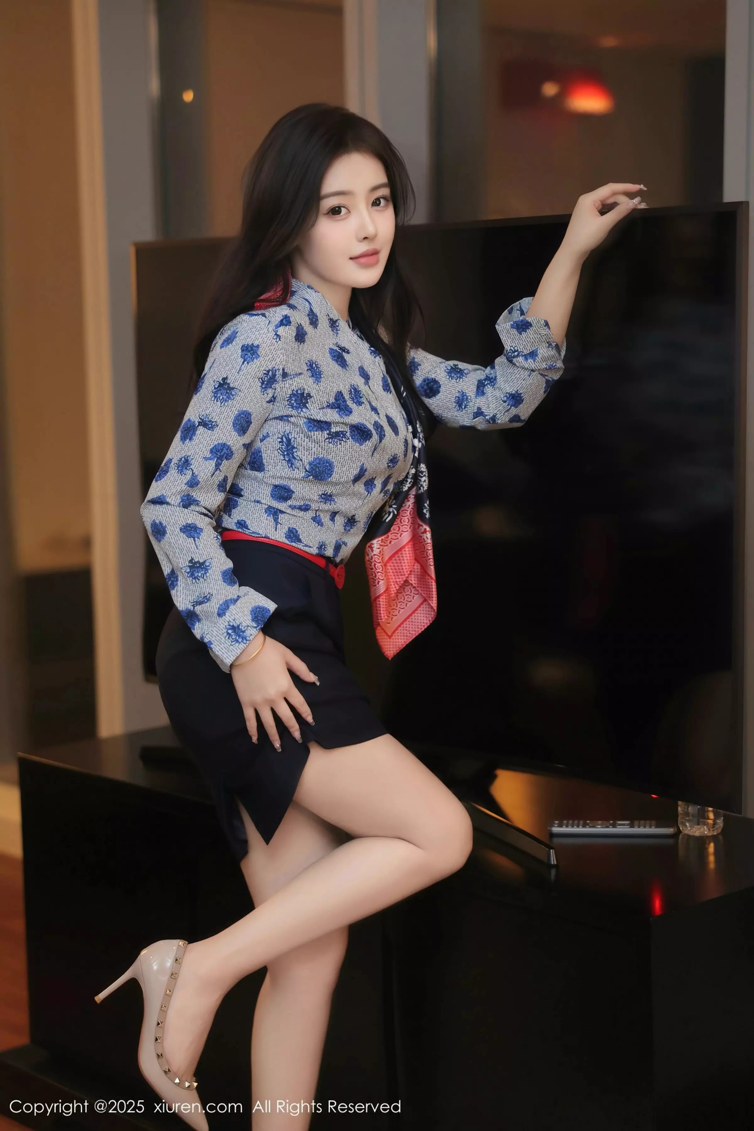 希雅  [XiuRen]高清写真图 2025.03.19 No.10041 希雅sia 丝袜美腿第6张图片